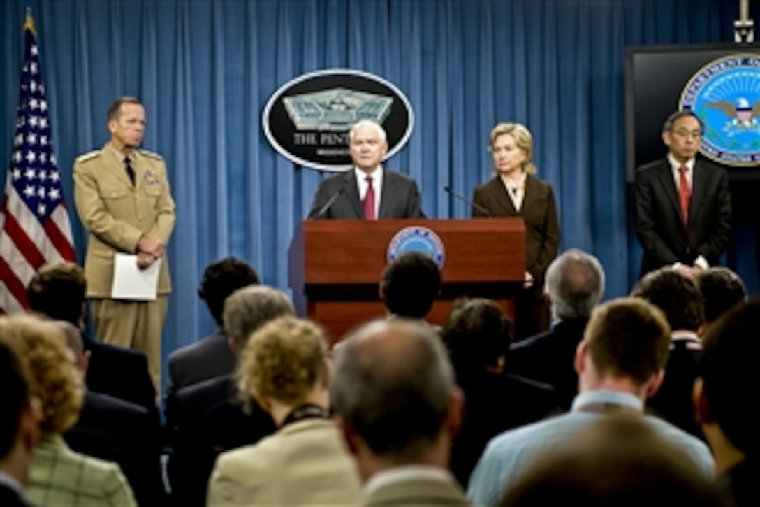 Left to right, Navy Adm. Mike Mullen, chairman of the Joint Chiefs of Staff, Defense Secretary Robert M. Gates, Secretary of State Hillary Clinton and Energy Secretary Steven Chu conduct a press conference to discuss the Nuclear Posture Review at the Pentagon, April 6, 2010.