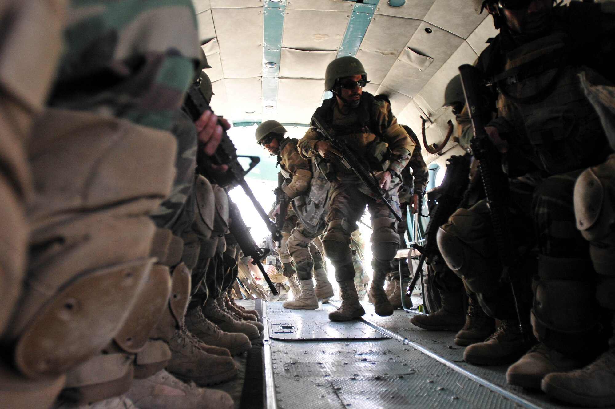 Afghan commandos from the 6th Commando Kandak practice infiltration techniques using an Afghan National Army Air Corps Mi-17 helicopter April 1, 2010, at Camp Morehead near Kabul, Afghanistan. (US Navy photo by Mass Communication Specialist 2nd Class David Quillen/ RELEASED)