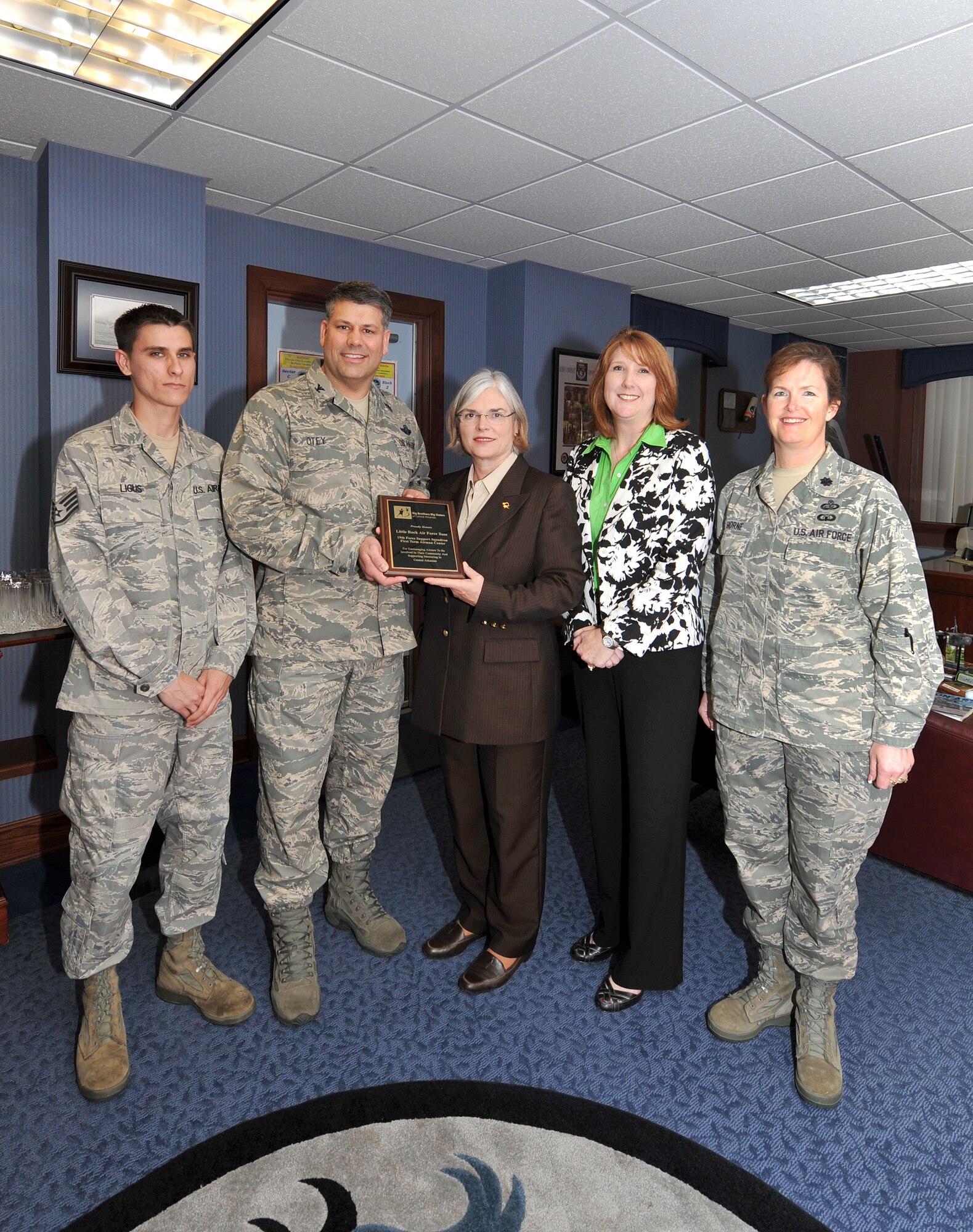 Karen Mathis, President and CEO of Big Brothers Big Sisters of America, and Renee Burks, CEO of Big Brothers Big Sisters of Central Arkansas, present a plaque to Col. Greg Otey, 19th Air Wing commander. The plaque honors the 19th Force Support Squadron First Term Airman Center and other members of Little Rock Air Force Base for their involvement in the community and supporting mentorship in Central Arkansas.  Also pictured, (far right) Lt. Col Debbie Horne, 19th FSS commander, and (far left) Staff Sgt. Michael Ligus, FTAC. (U.S. Air Force photo by Senior Airman Chris Willis)
