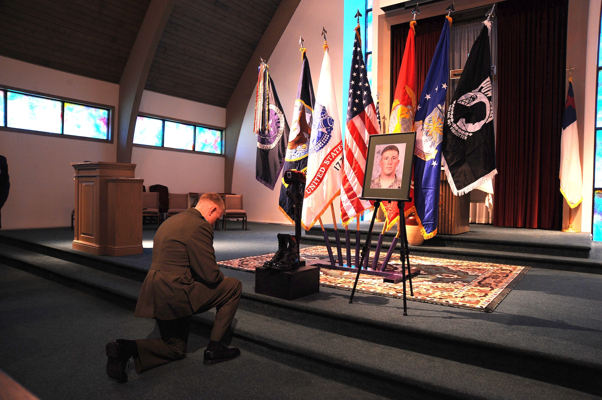 Col. Stephen Corcoran, Joint Communications Support Element commander,
pays his respects to Staff Sgt. David Quincy during the fallen soldier's Memorial Ceremony at MacDill Air Force Base March 31, 2010.

(U.S. Air Force Photo by Senior Airman Linzi Joseph)
