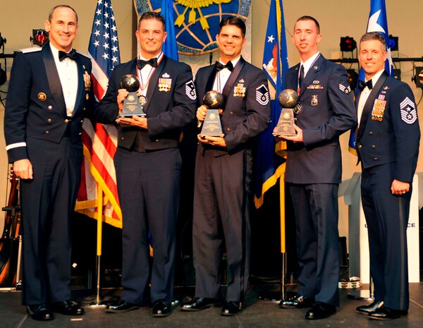Gen. Raymond E. Johns, commander of Air Mobility Command, poses with Master Sgt. Danny L. Davis, of the 43rd Airlift Wing, Pope AFB, N.C.., Master Sgt. Joseph T. Kazimer, of the U.S. Air Force Expeditionary Center, Joint Base McGuire-Dix-Lakehurst, N.J., Senior Airman Samuel A. Siewert, of the 437th Airlift Wing, Joint Base Charleston, S.C., and AMC's Command Chief, Chief Master Sgt. David Spector 
at an award ceremony at Scott Club on Scott Air Force Base, Ill., for AMC's 2009 Outstanding Airmen and First Sergeant of the Year.  Sergeant Davis, Sergeant Kazimer and Airmen Siewert will now move on to compete at the Air Force Level.
 