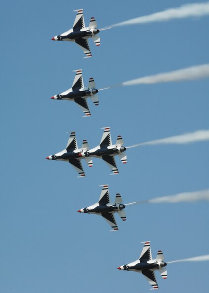 BARKSDALE AIR FORCE BASE, La. – The United States Air Force Thunderbirds perform during the 2007 Barksdale Defenders of Liberty Air Show. The Thunderbirds return this year to headline the 2010 Air Show here April 24 - 25. (U.S. Air Force photo by Senior Airman Joanna Kresge)