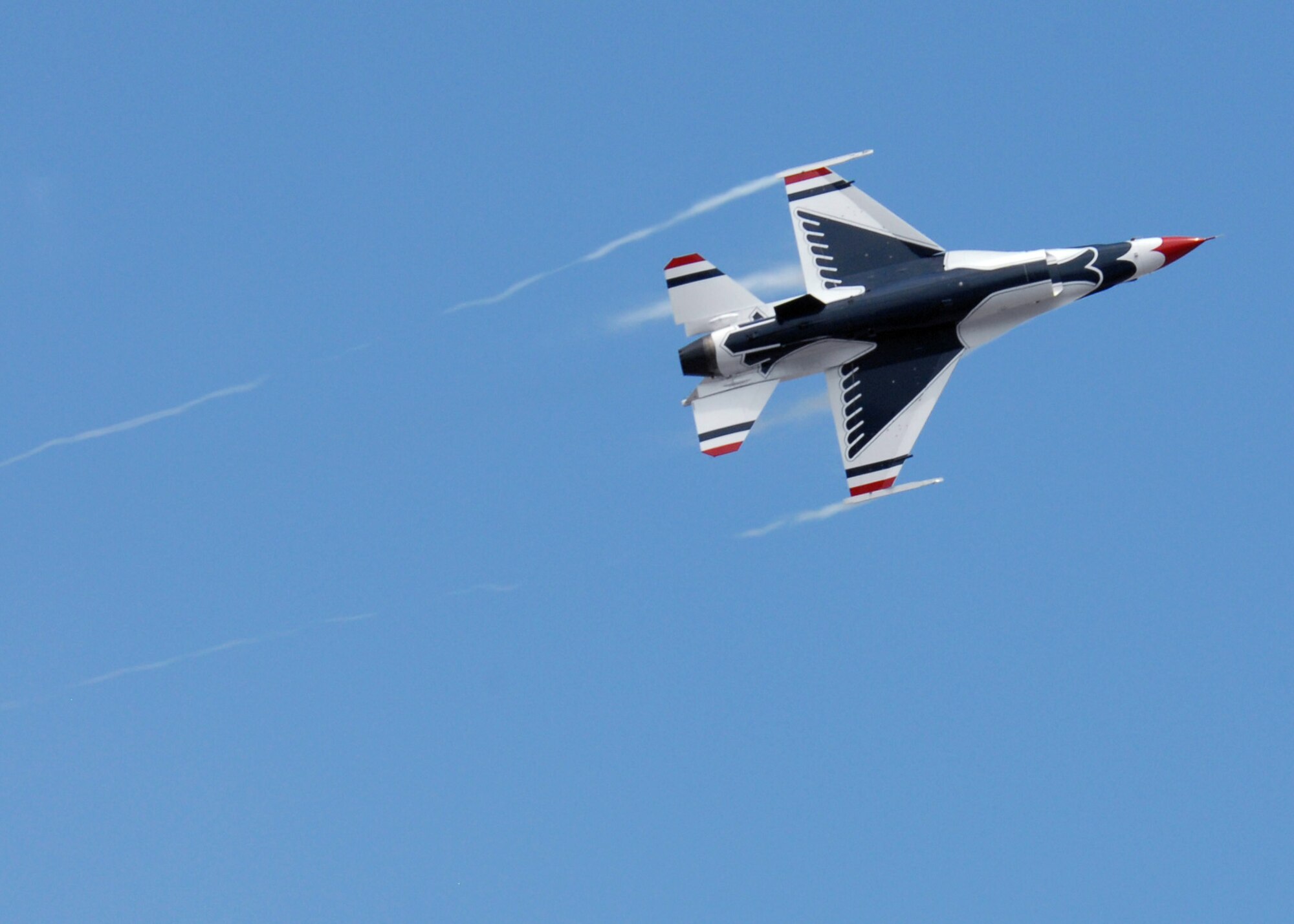 A Thunderbird F-16 soars over the skies of Eglin Air Force Base, Fla., April 8 before arriving here for the airshow April 10 and 11.  The T-birds will perform both days with their ground show beginning at 3 p.m.  The airshow begins at 9 a.m. on both days.  See www.eglin.af.mil for more information.  (U.S. Air Force photo/Samuel King Jr.)