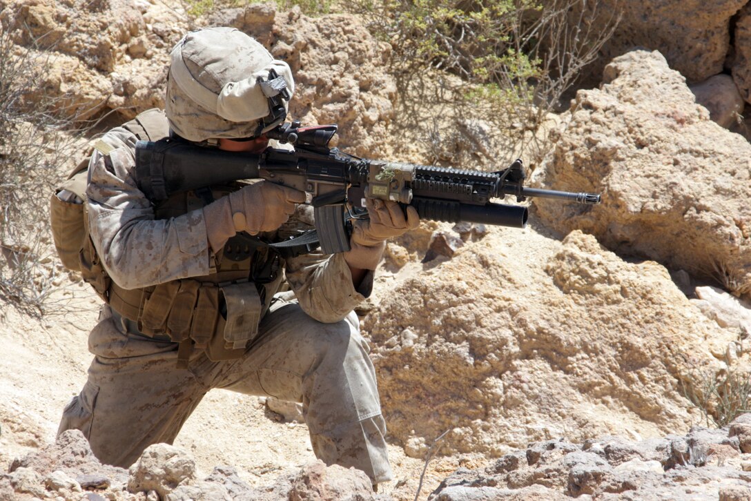 Marines with Bravo Company, Battalion Landing Team 1st Battalion, 9th Marine Regiment, 24th Marine Expeditionary Unit, take aim during a movement and fire course.  These Marines are participating in a two-week training block in the Middle East.