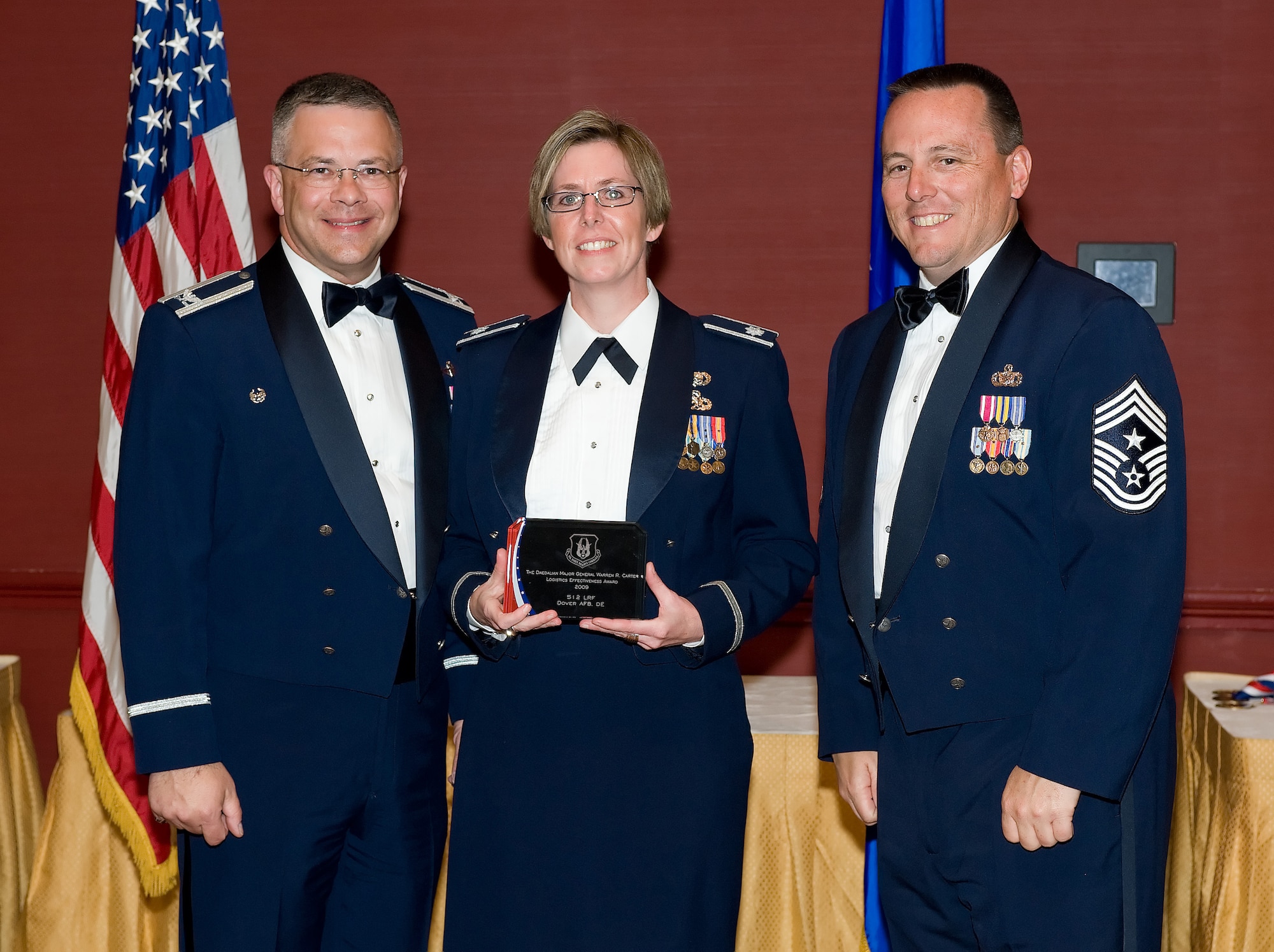 Lt. Col. Gretchen Kurlander, 512th Logistics Readiness Flight commander, accepts the 2009 Air Force Reserve Command Daedalian Maj. Gen. Warren R. Carter Logistics Effectiveness Award. Her flight was recognized for their accomplishments during the 512th AW Annual Awards Banquet April 10 at the Sheraton in Dover. (U.S. Air Force photo/Jason Minto) 