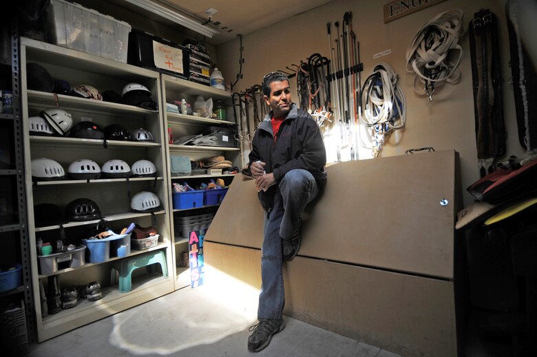 Tony Jones, a retired Air Force major and former navigator on an MC-130 Combat Talon gunship, relaxes at the Spirit Therapies equestrian center in Las Vegas, Nev. Major Jones, who was injured in Iraq as a result of a rocket attack, has been participating in the Horses Healing Heroes program for seven months and has noticed dramatic improvement in his ability to deal with stress and severe migraines. (U.S. Air Force photo/Master Sgt. Kevin J. Gruenwald)