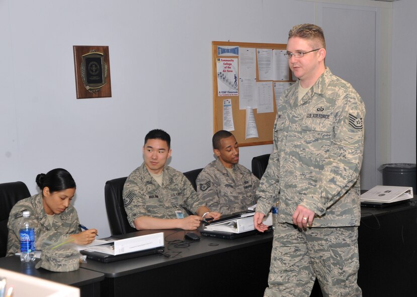 OFFUTT AIR FORCE BASE, Neb. -- Tech. Sgt. Michael Hall, an instructor supervisor  with the 334th Training Squadron, teaches 11 Airmen about command post training management at U.S. Strategic Command headquarters here April 14. Sergeant Hall was recently named the 2009 Air Education and Training Command's Command Post Instructor of the Year. U.S. Air Force photo by Stephen Cunningham