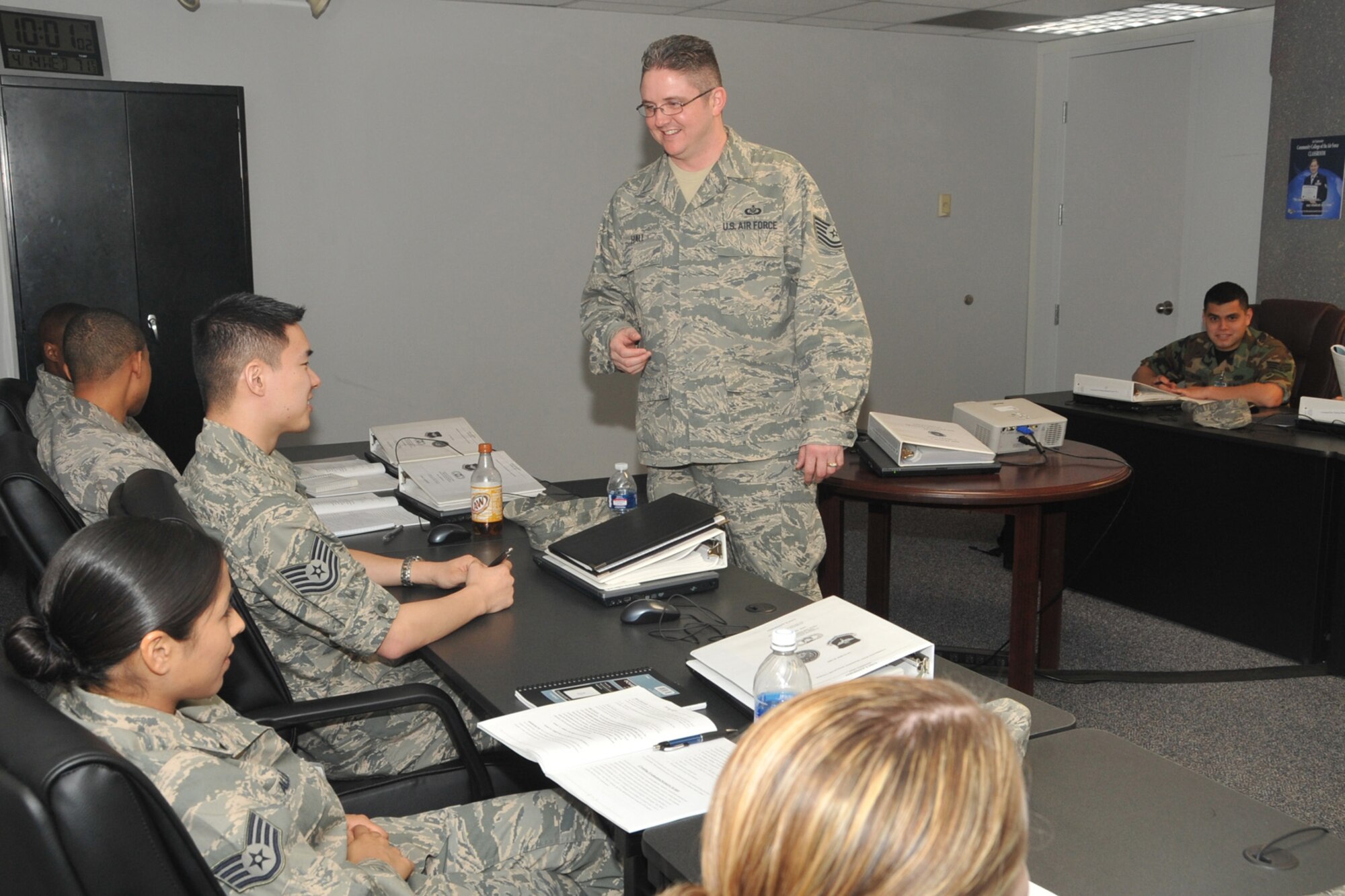 OFFUTT AIR FORCE BASE, Neb. -- Tech. Sgt. Michael Hall, an instructor supervisor  with the 334th Training Squadron, teaches 11 Airmen about command post training management at U.S. Strategic Command headquarters here April 14. Sergeant Hall was recently named the 2009 Air Education and Training Command's Command Post Instructor of the Year. U.S. Air Force photo by Stephen Cunningham