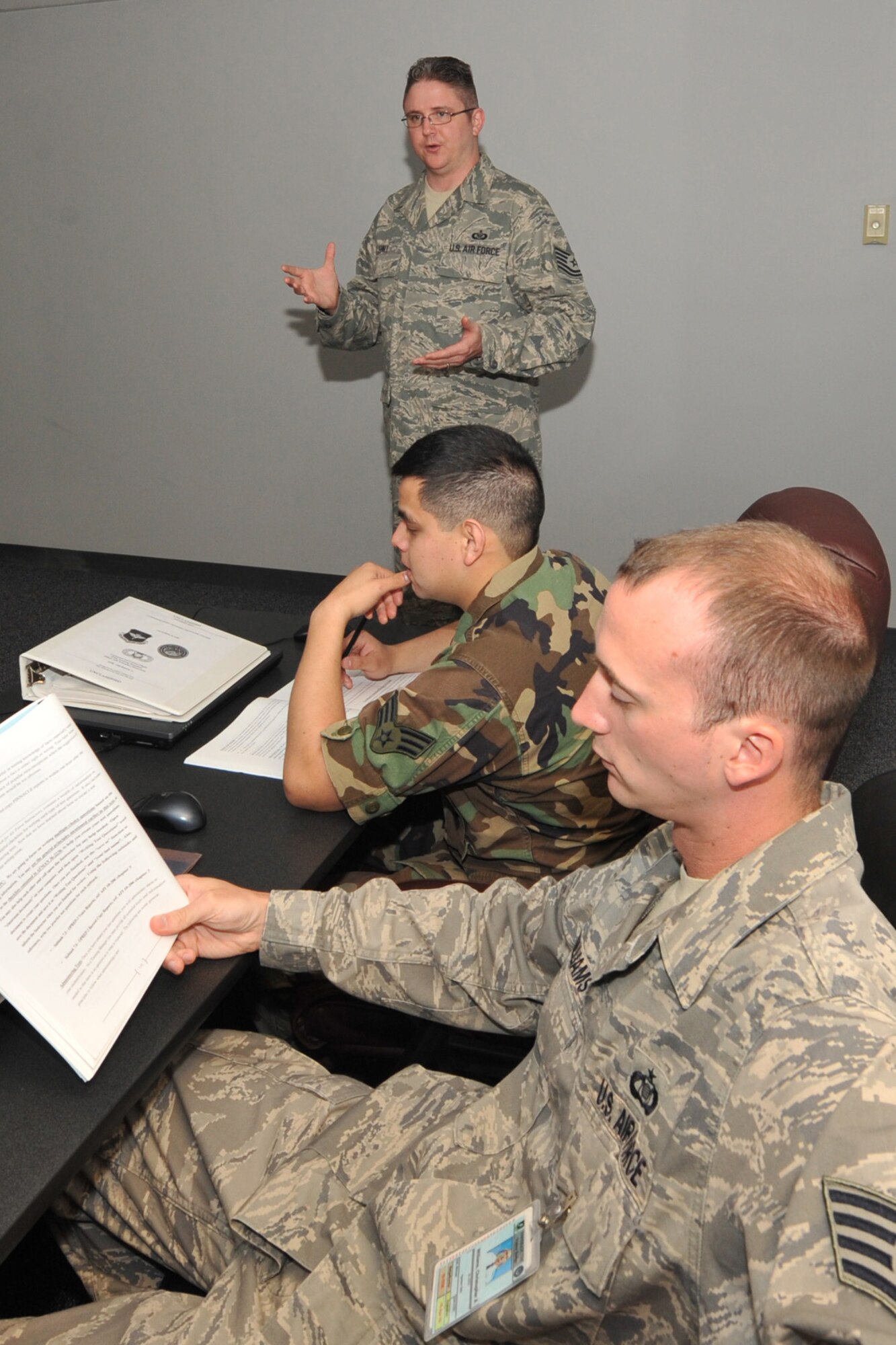 OFFUTT AIR FORCE BASE, Neb. -- Tech. Sgt. Michael Hall, an instructor supervisor  with the 334th Training Squadron, teaches 11 Airmen about command post training management at U.S. Strategic Command headquarters here April 14. Sergeant Hall was recently named the 2009 Air Education and Training Command's Command Post Instructor of the Year. U.S. Air Force photo by Stephen Cunningham