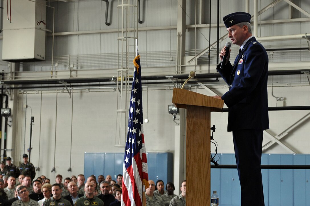 YOUNGSTOWN AIR RESERVE STATION, Ohio -- Air Force Reserve Col. Fritz Linsenmeyer addresses the Citizen Airmen of the 910th Airlift Wing and the wing's honored guests during a change of command ceremony in a hangar here, April 11. Colonel Linsenmeyer assumed command of the wing from Colonel Karl McGregor during the event. Colonel McGregor assumed command of the 452nd Air Mobility Wing at March Air Reserve Base, Calif., March 27. Colonel Linsenmeyer's previous assignment was commander of the 916th Air Refueling Wing, an Air Force Reserve unit at Seymour Johnson Air Force Base, NC. As commander of the 910th, Colonel Linsenmeyer is the leader of more than 1800 Citizen Airmen, Air Reserve Technicians and civil service employees and has operational control of 12 C-130H tactical cargo transport aircraft. U.S. Air Force photo by Master Sgt. Bob Barko Jr.