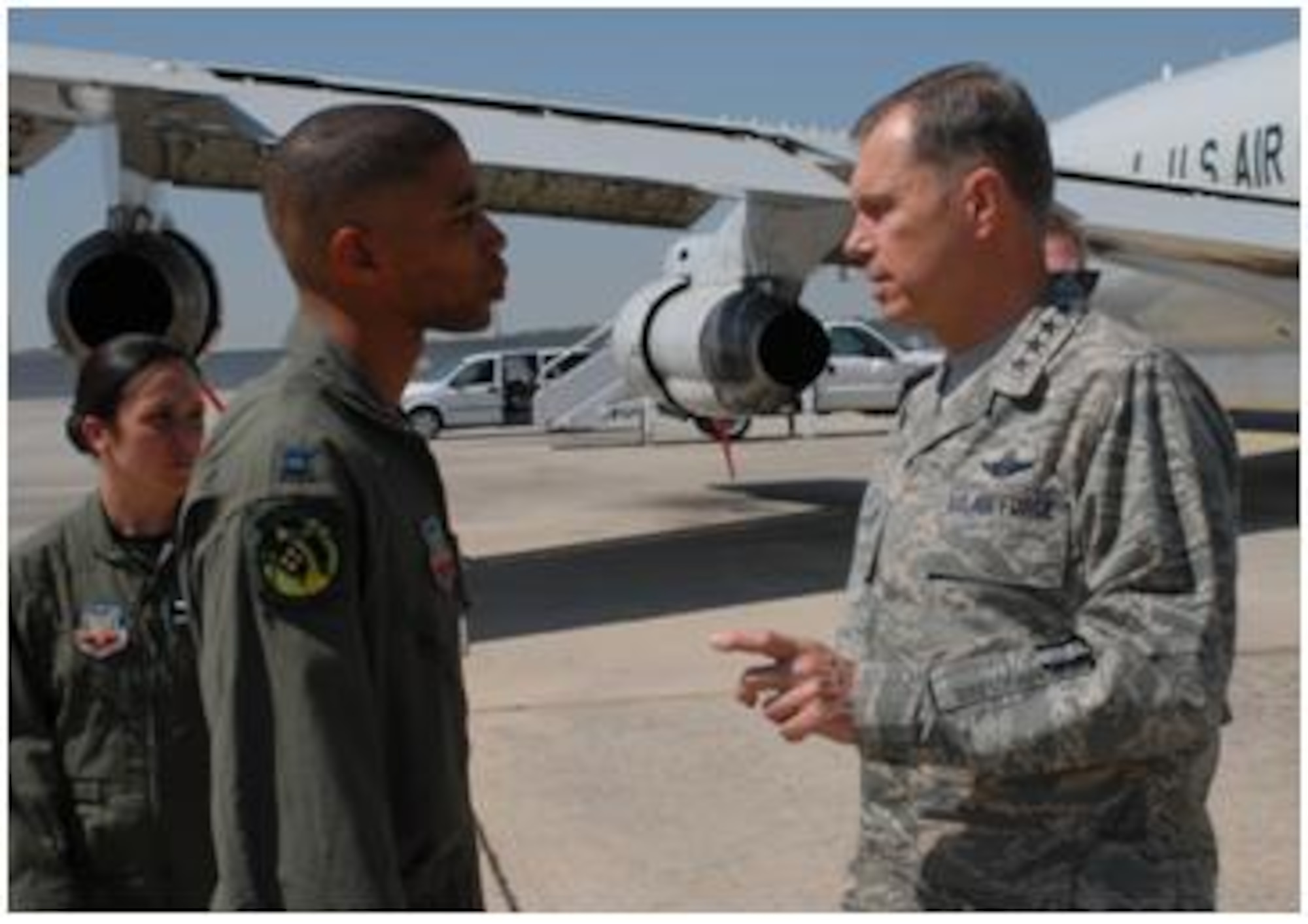 ROBINS AIR FORCE BASE, Ga. -- Gen. William M. Fraser III, commander of Air Combat Command, talks with Capt. Christopher Banks, Joint Surveillance and Target Attack Radar System aircraft commander, and Staff Sgt. Rendi Everhart, JSTARS flight engineer from the 12th Airborne Command and Control Squadron. (U.S. Air Force photo/Master Sgt. Ada Thompson)