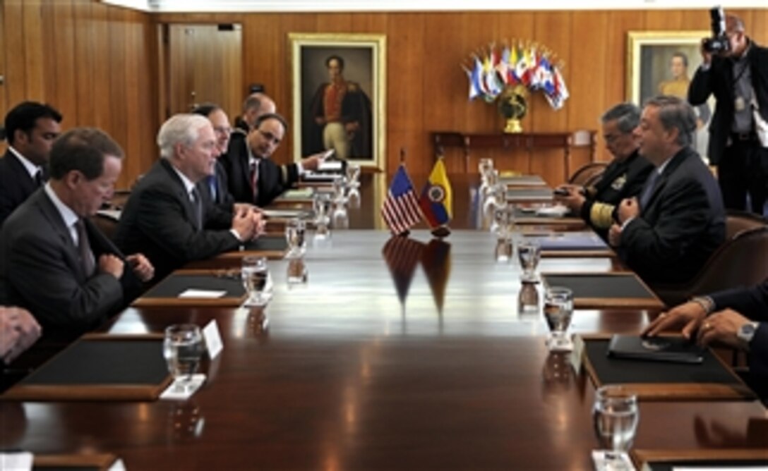Secretary of Defense Robert M. Gates and Colombian Minister of Defense Silva discuss defense cooperation plans at the Colombian Ministry of Defense in Bogota, Colombia, on April 15, 2010.  