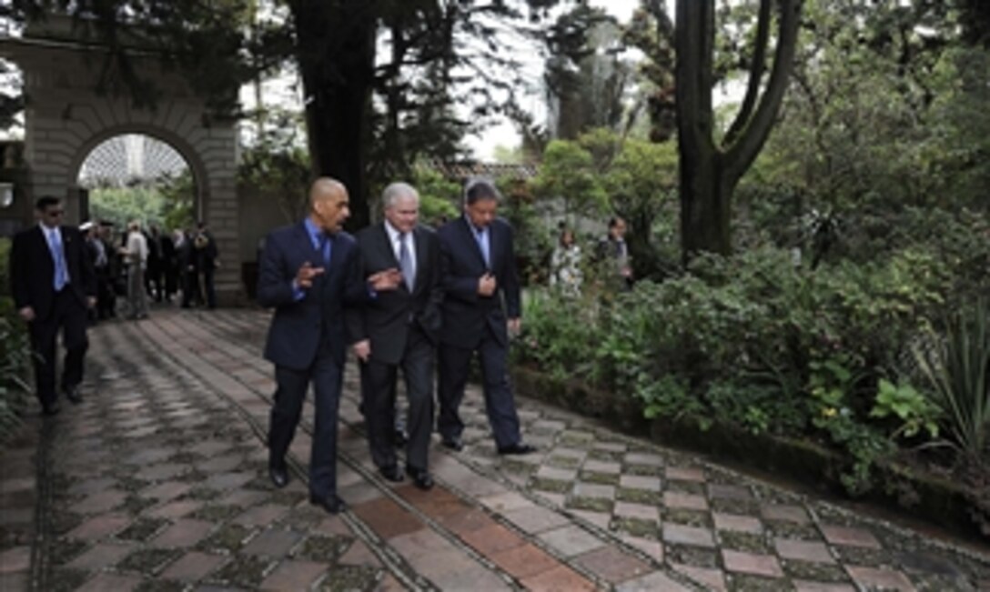 Secretary of Defense Robert M. Gates and Colombian Minister of Defense Silva tour Quinta Bolivar, home of the father of Colombia Simon Bolivar, after meeting with President Alvaro in Bogota, Colombia, on April 15, 2010.  