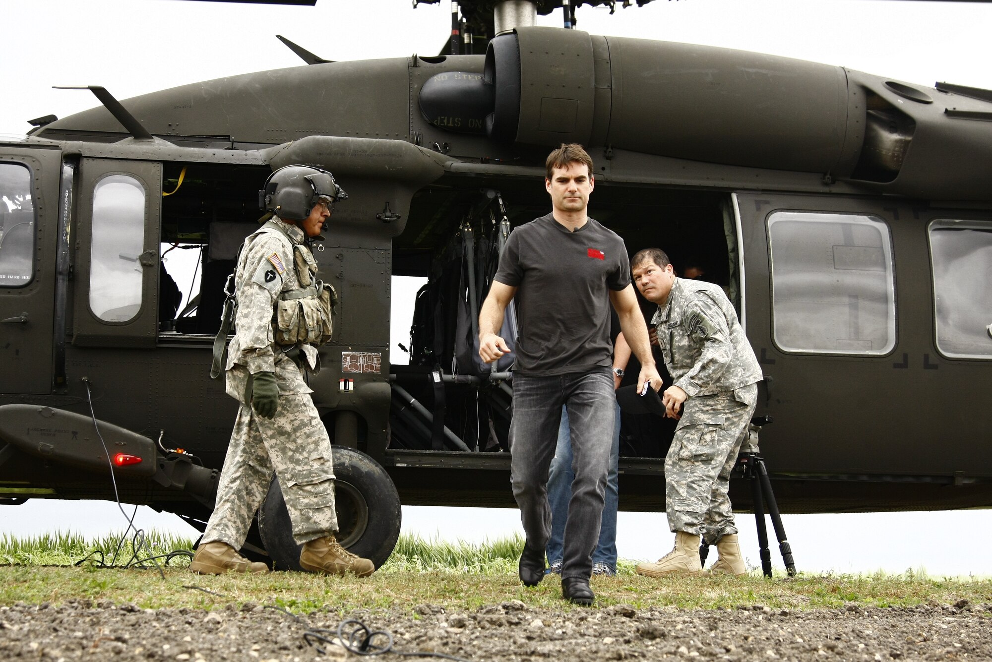 NASCAR driver Jeff Gordon disembarks from a UH-60 Black Hawk helicopter as he arrives at the Advanced Law Enforcement Rapid Response Training (ALERRT) facility to suit up with National Guard Special Forces Soldiers, in Texas, on April 15, 2010. (U.S. Air Force photo by Senior Master Sgt. Mike Arellano/Released)