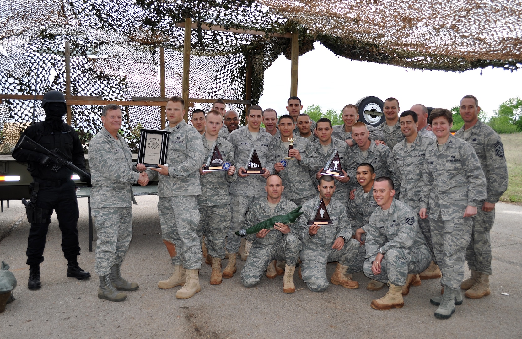 Maj. Gen. Richard Webber, 24th Air Force commander presents the 5th Combat Communications Group, Robins AFB, Ga. Combat Challenge team their finalist trophy at the Combat Challenge Awards banquet held at Tinker AFB, April 19. The 5th CCG is one of two finalists to attend the Guardian Challenge Awards May 21. Combat Challenge is the newly incorporated Combat Communications portion of Air Force Space Command’s Guardian Challenge. Combat Challenge consisted of six events that took place April 17-19. (US Air Force photo by Master Sgt. Theresa Shannon)