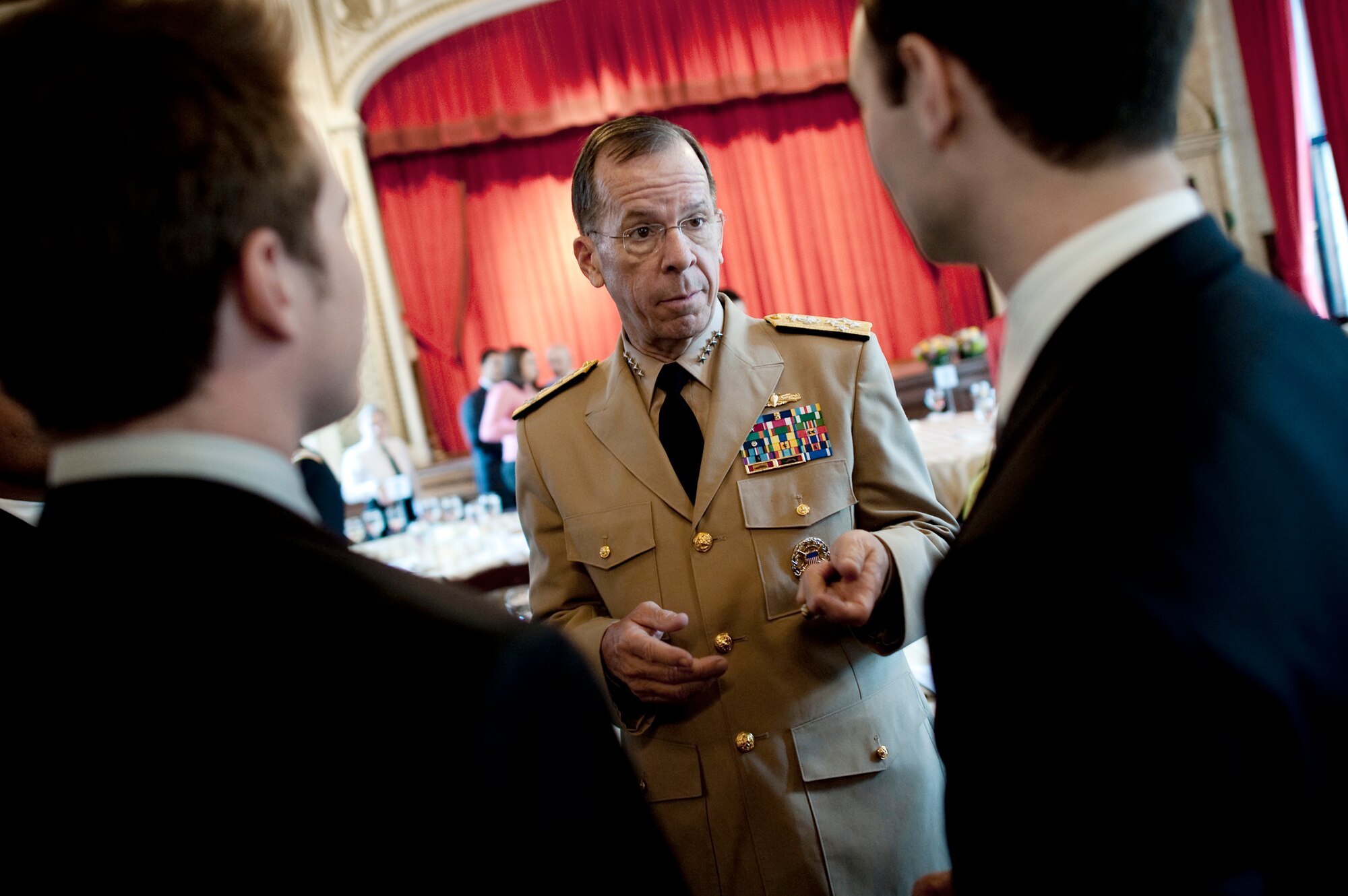 Adm. Mike Mullen, chairman of the Joint Chiefs of Staff, chats with military veteran students from Columbia University in New York City on April, 18, 2010.  Admiral Mullen was participating in the Columbia University World Leaders Forum.  (Defense Department photo/U.S. Navy Petty Officer Chad J. McNeeley)