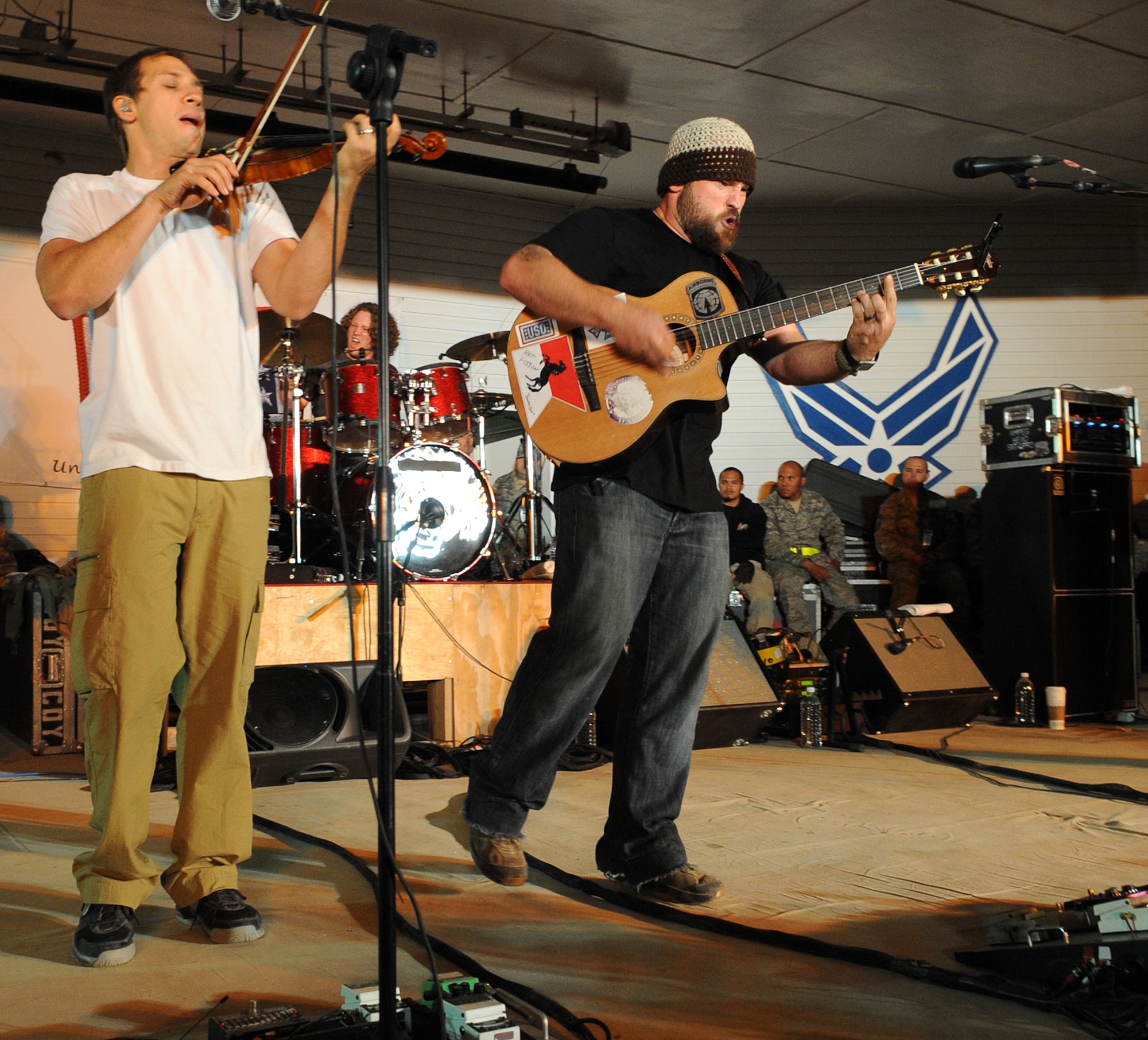 The Zac Brown Band brings a little piece of "down home" to the Airmen and
Soldiers stationed at Kirkuk Regional Air Base during their performance on
April 17, 2009.  The KRAB was just one of several visits the band made
during their week-long tour to Iraq. The band opted to spend time with
deployed troops rather than attend the Academy of Country Music Awards
happening this week in Las Vegas. They were up for three awards.  (U.S. Air
Force photo/Staff Sgt. Tabitha Kuykendall/Released)

