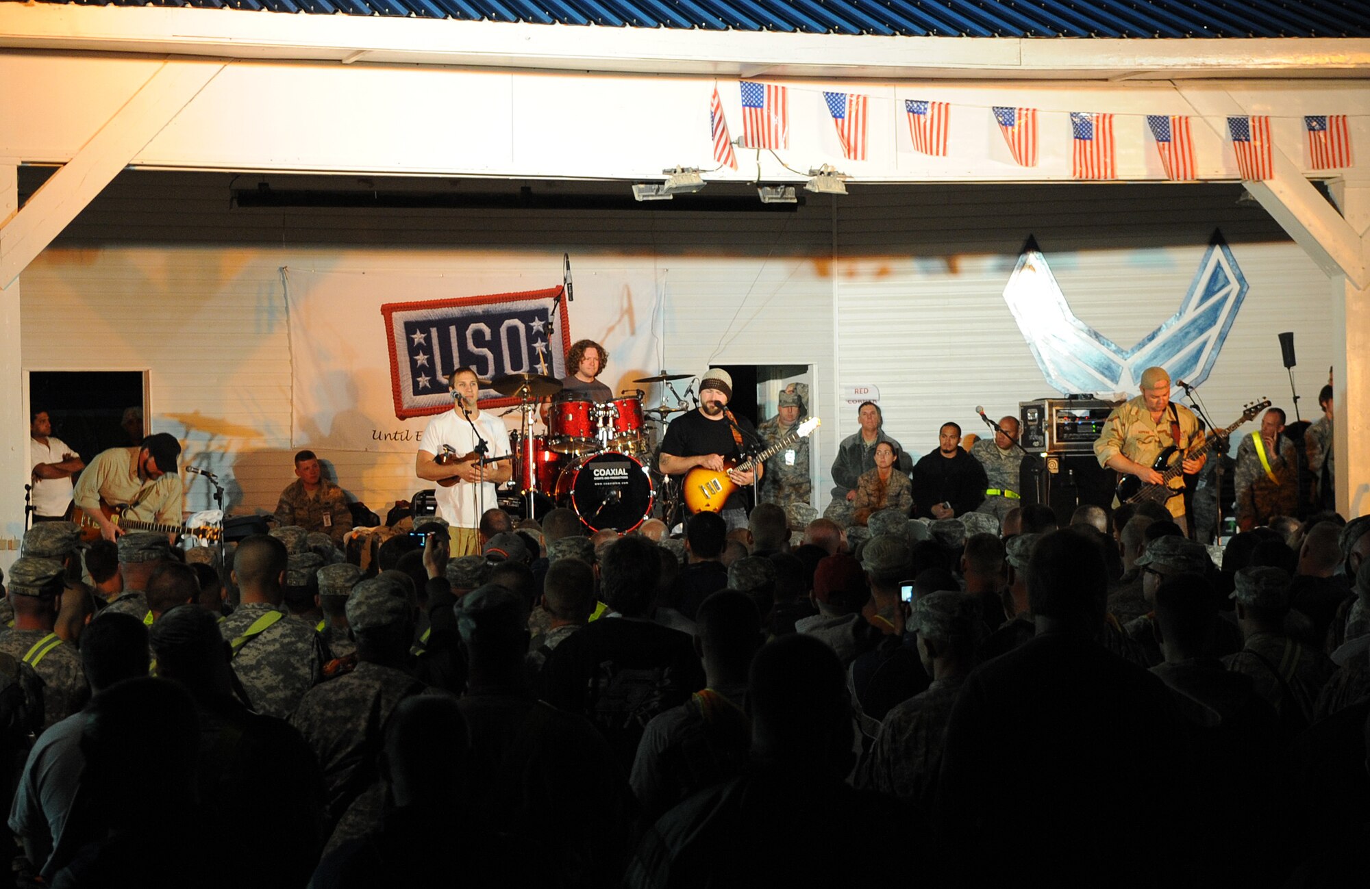 The Zac Brown Band brings a little piece of "down home" to the Airmen and
Soldiers stationed at Kirkuk Regional Air Base during their performance on
April 17, 2009.  The KRAB was just one of several visits the band made
during their week-long tour to Iraq. The band opted to spend time with
deployed troops rather than attend the Academy of Country Music Awards
happening this week in Las Vegas. They were up for three awards.  (U.S. Air
Force photo/Staff Sgt. Tabitha Kuykendall/Released)
