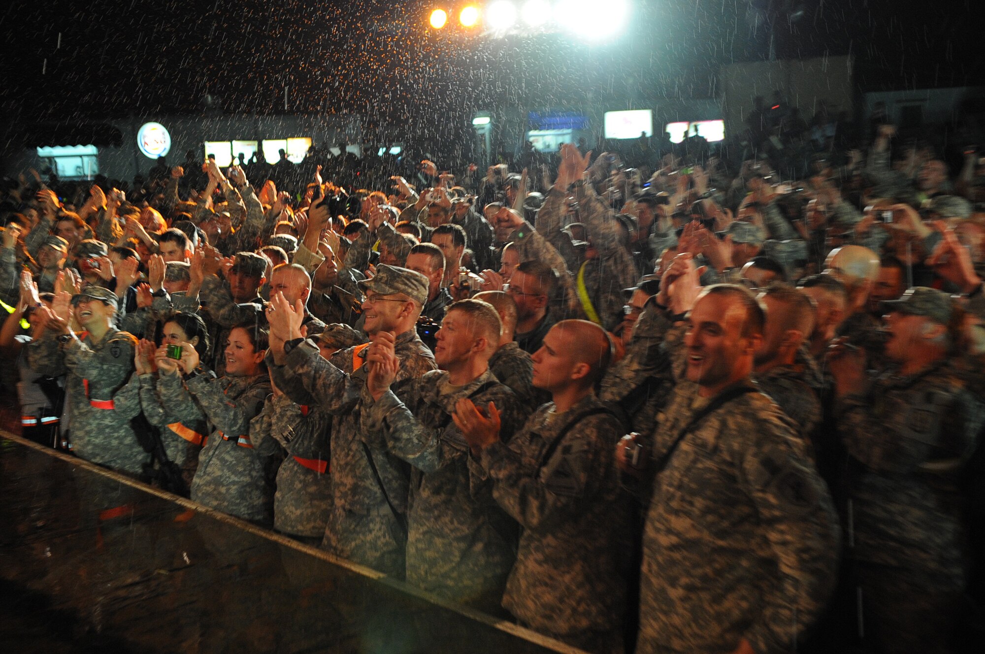 The Zac Brown Band brings a little piece of "down home" to the Airmen and
Soldiers stationed at Kirkuk Regional Air Base during their performance on
April 17, 2009.  The KRAB was just one of several visits the band made
during their week-long tour to Iraq. The band opted to spend time with
deployed troops rather than attend the Academy of Country Music Awards
happening this week in Las Vegas. They were up for three awards.  (U.S. Air
Force photo/Staff Sgt. Tabitha Kuykendall/Released)
