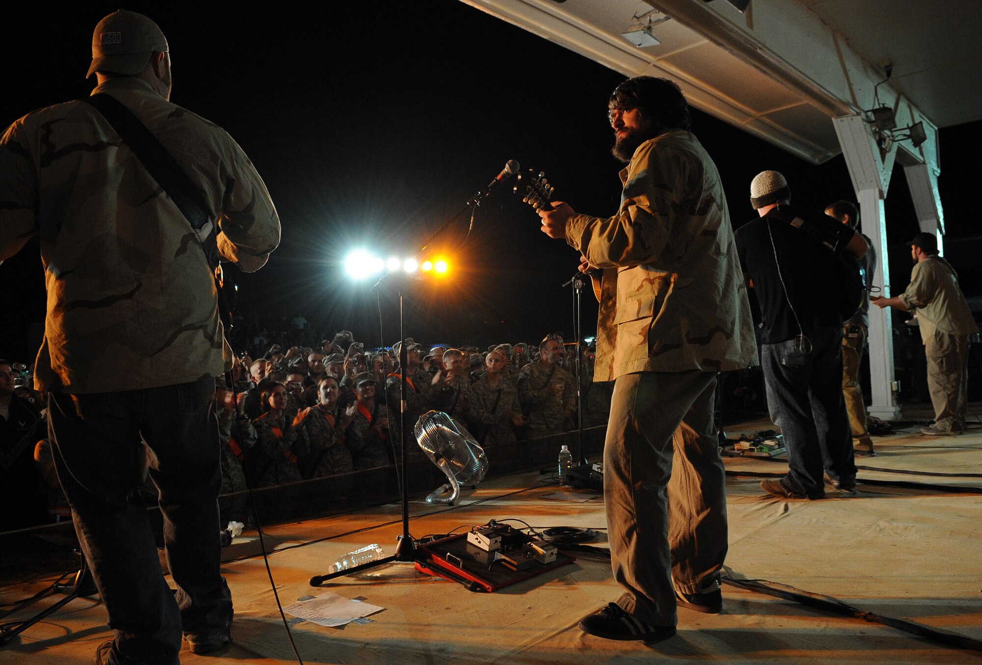 The Zac Brown Band brings a little piece of "down home" to the Airmen and
Soldiers stationed at Kirkuk Regional Air Base during their performance on
April 17, 2009.  The KRAB was just one of several visits the band made
during their week-long tour to Iraq. The band opted to spend time with
deployed troops rather than attend the Academy of Country Music Awards
happening this week in Las Vegas. They were up for three awards.  (U.S. Air
Force photo/Staff Sgt. Tabitha Kuykendall/Released)
