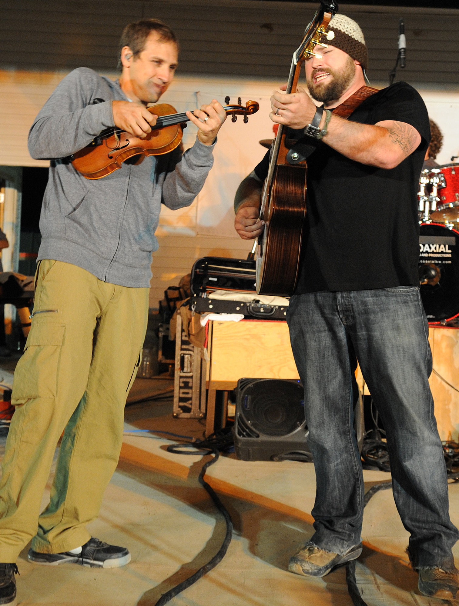The Zac Brown Band brings a little piece of "down home" to the Airmen and
Soldiers stationed at Kirkuk Regional Air Base during their performance on
April 17, 2009.  The KRAB was just one of several visits the band made
during their week-long tour to Iraq. The band opted to spend time with
deployed troops rather than attend the Academy of Country Music Awards
happening this week in Las Vegas. They were up for three awards.  (U.S. Air
Force photo/Staff Sgt. Tabitha Kuykendall/Released)
