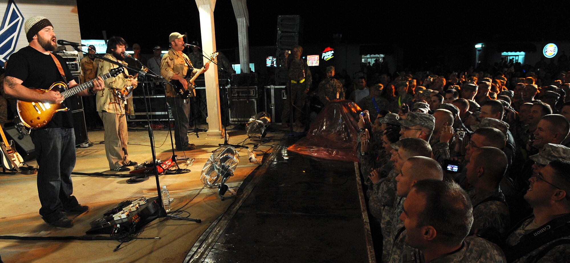 The Zac Brown Band brings a little piece of "down home" to the Airmen and
Soldiers stationed at Kirkuk Regional Air Base during their performance on
April 17, 2009.  The KRAB was just one of several visits the band made
during their week-long tour to Iraq. The band opted to spend time with
deployed troops rather than attend the Academy of Country Music Awards
happening this week in Las Vegas. They were up for three awards.  (U.S. Air
Force photo/Staff Sgt. Tabitha Kuykendall/Released)
