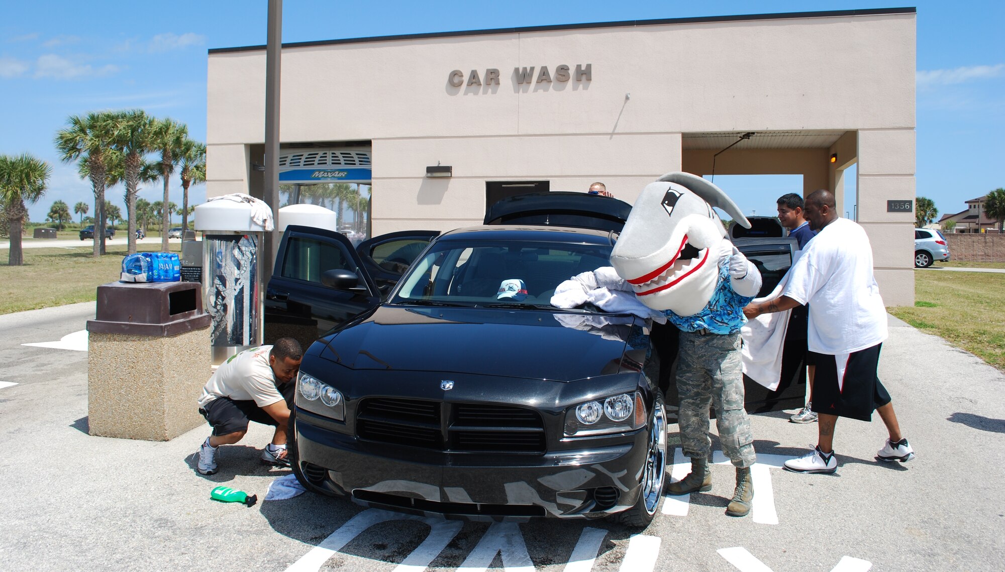 Snark, the 45th Space Wing mascot, pitches in during a car wash held April 16 to raise money for the Guardian Challenge team’s trip to the competition, held at Peterson Air Force Base, Colo. (U.S. Air Force photo/Daniel Wade)