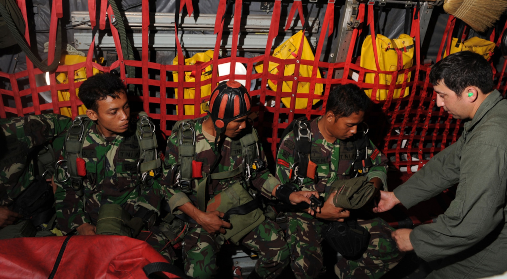 Airdrop training continues at Cope West 10 > Yokota Air Base > Article ...