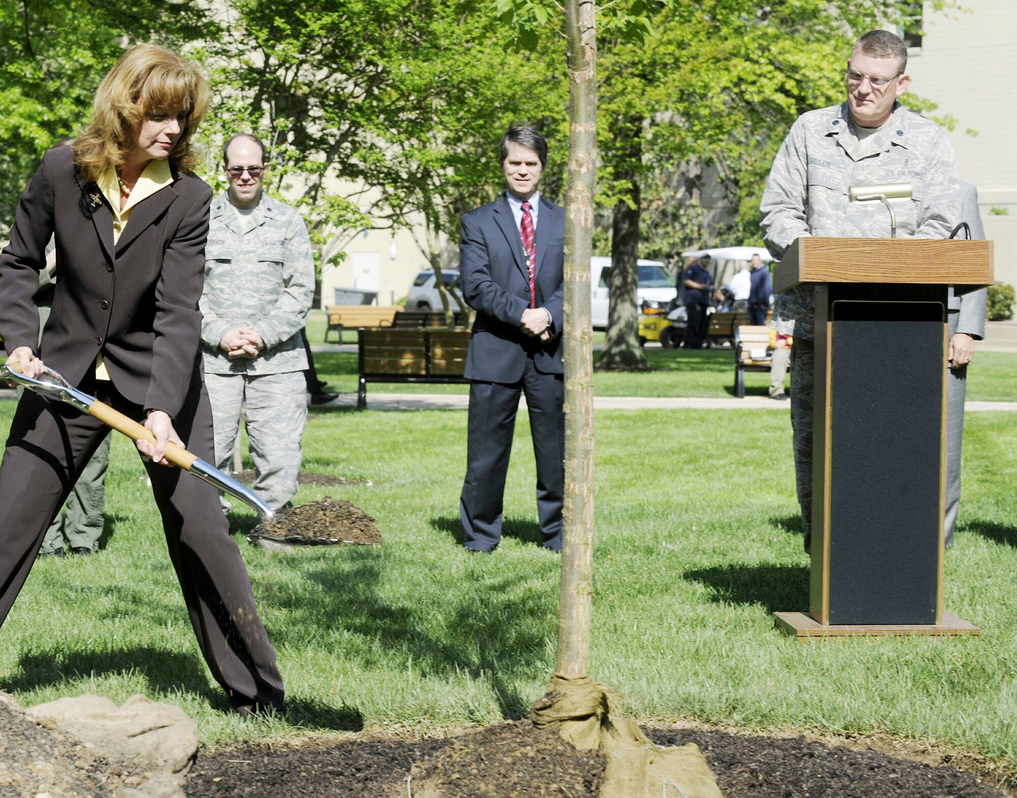 (Left) Debra Tune shovels soil during "40 Trees in 40 Communities" April 22, 2010, at the Pentagon. Ms. Tune is principal deputy assistant secretary of the Air Force for Installations, Environment and Logistics. (U.S. Air Force photo/Scott Ash)