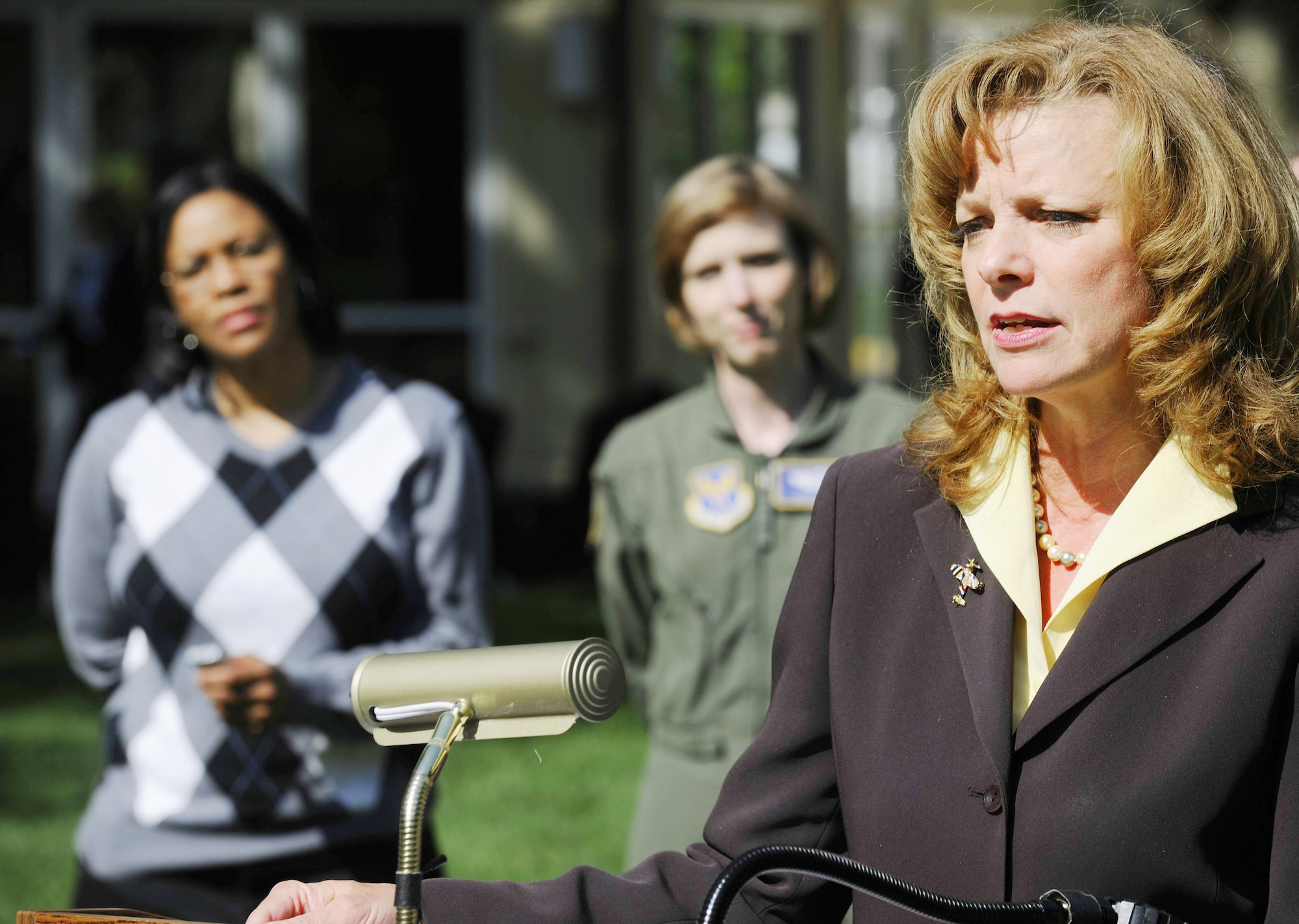 Debra Tune addresses spectators during "40 Trees in 40 Communities" April 22, 2010, at the Pentagon. Ms. Tune is the principal deputy assistant secretary of the Air Force for Installations, Environment and Logistics. (U.S. Air Force photo/Scott Ash)