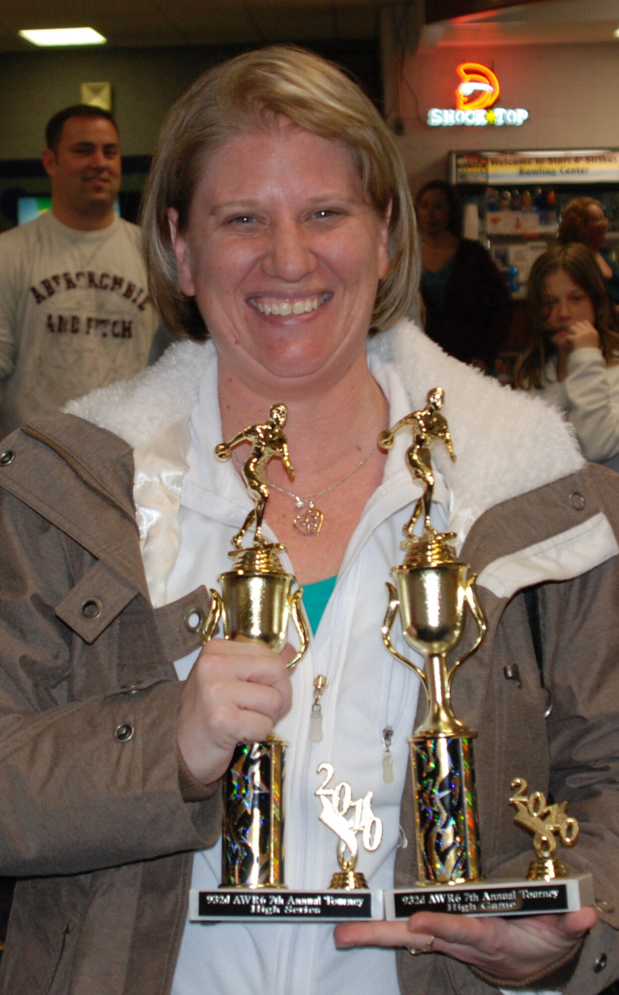 She's twice the winner!  The 932nd Airlift Wing Rising Six organization held its annual bowling tournament, and for the second year in a row, it sold out. The Rising Six raised nearly $500.  Cynthia Umscheid won both the female high game award and female high series award during a recent bowling night at Scott Air Force Base.  (U.S. Air Force photo/Tech. Sgt. Gerald Sonnenberg)