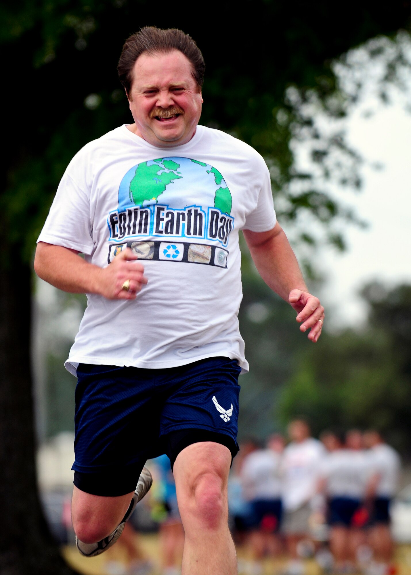 Mike Roberts, 96th Civil Engineer Group, runs the annual Earth Day 5K April 20 at Eglin Air Force Base, Fla.  Nearly 130 Team Eglin warriors participated this year.  The 5K run was part of Eglin’s week-long Earth Day celebration.  (Air Force photo/Scott Moorman.)