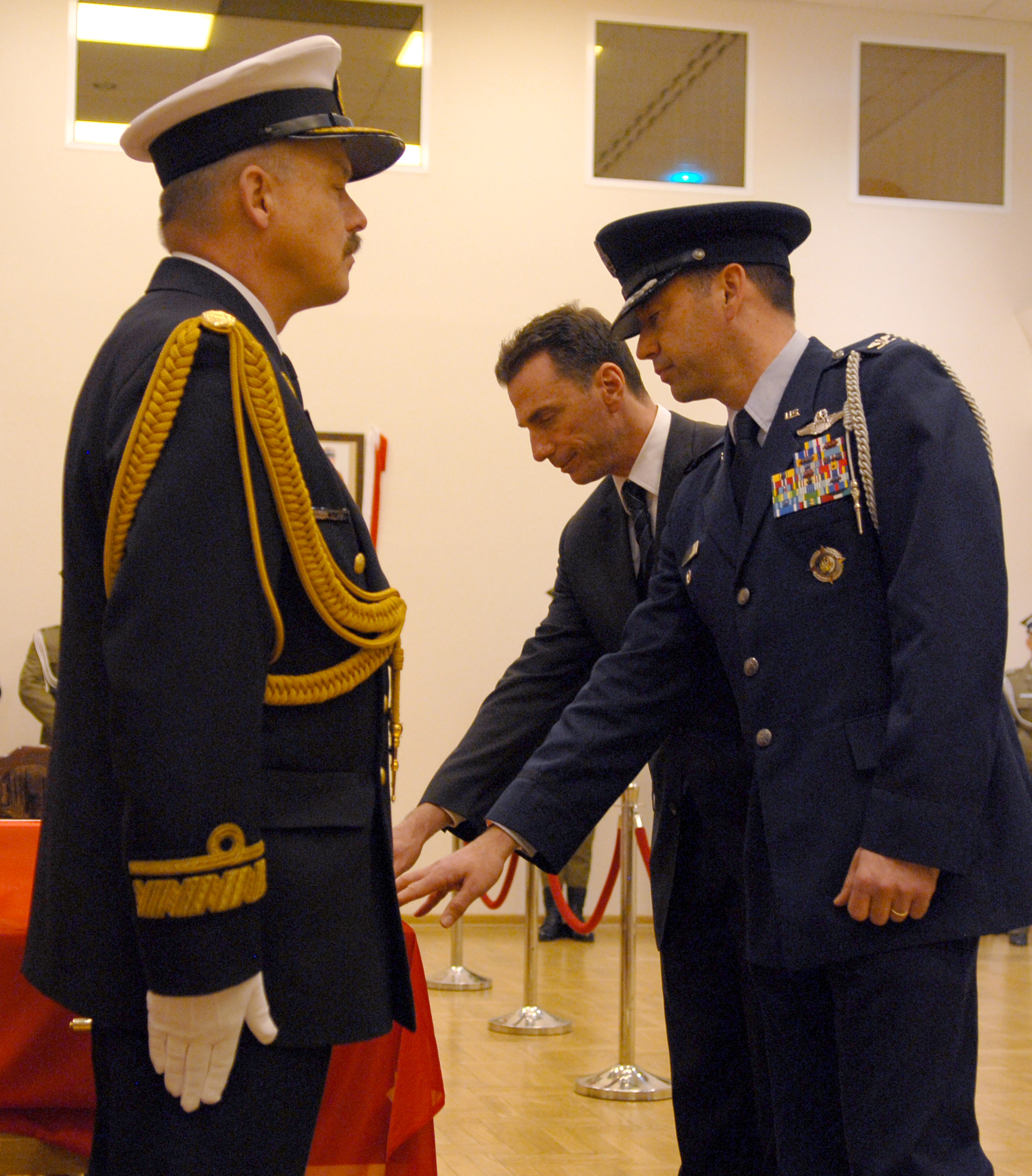 air-force-pays-final-respects-to-polish-leaders-p-style-font-size-20px-u-s-air-forces-in-europe-air-forces-africa-p-article-display