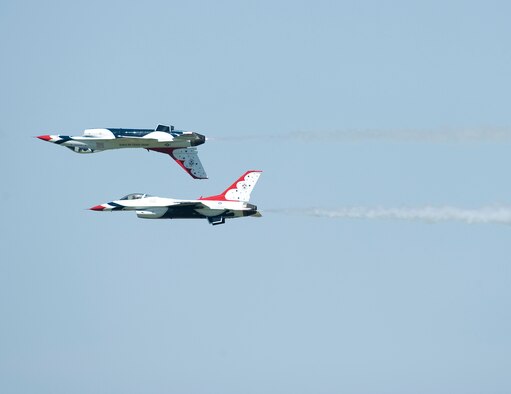 BARKSDALE AIR FORCE BASE, La. – The U.S. Air Force Thunderbirds perform a calypso pass during the 2010 Defenders of Liberty Air Show April 24. The Thunderbirds performed 16 different maneuvers to showcase the F-16’s capabilities and to entertain Barksdale Airmen and the local community. (U.S. Air Force photo by Senior Airman Chad Warren)(RELEASED)