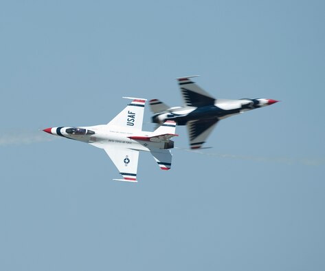 BARKSDALE AIR FORCE BASE, La. – The U.S. Air Force Thunderbirds perform an opposing knife edge pass during the 2010 Defenders of Liberty Air Show April 24. The Thunderbirds performed 16 different maneuvers to showcase the F-16’s capabilities and to entertain Barksdale Airmen and the local community. (U.S. Air Force photo by Senior Airman Chad Warren)(RELEASED)