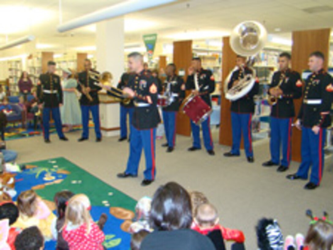 Marine Band plays at Quantico Base Library