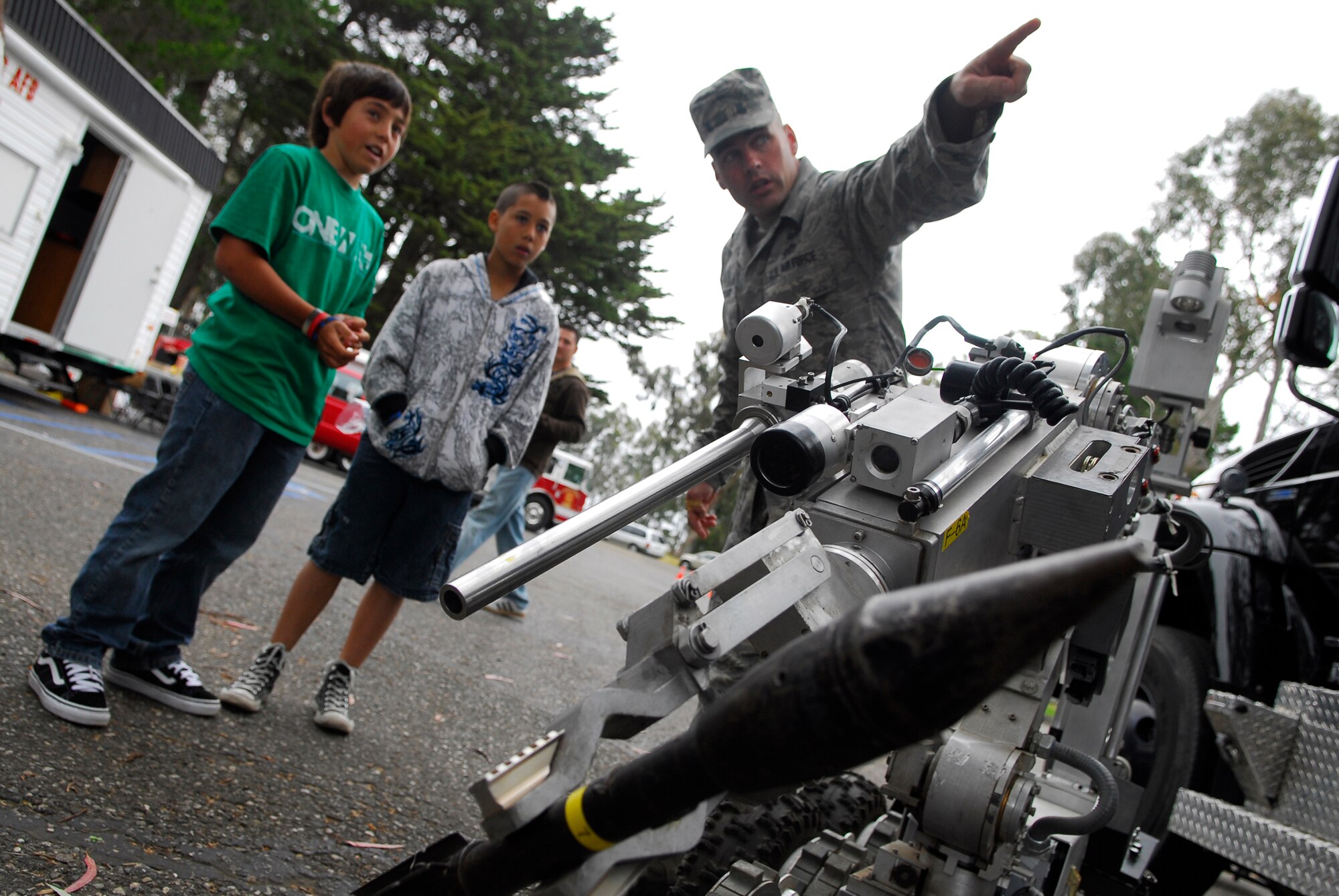 VANDENBERG AIR FORCE BASE, Calif. -- Master Sgt. Edward Lockhart, the 30th Civil Engineer Squadron explosive ordnance disposal flight chief, shows the F-6 robot in action during the Team Vandenberg Kids' Carnival at Cocheo Park here Saturday, April 24, 2010.  The carnival showcased a variety of Vandenberg unit's tools of the trade for a hands-on experience.  (U.S. Air Force photo/Senior Airman Andrew Satran) 

 

 
 

 