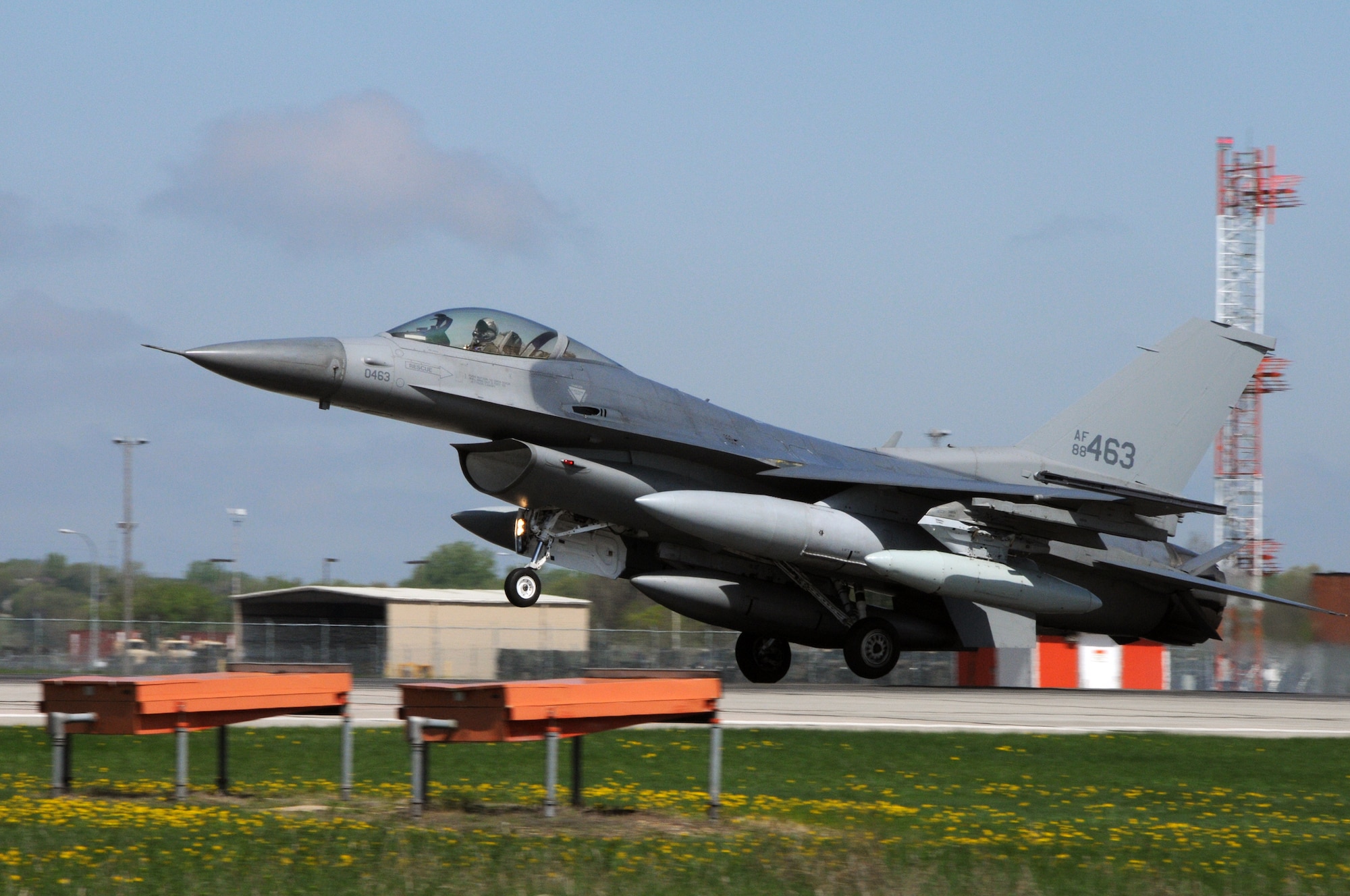SIOUX FALLS, SD - The first of 22 Block 40 F-16 aircraft arrived at Joe Foss Field, SD on April 27.  The aircraft will be retired from the 388th Fighter Wing at Hill AFB, Utah and make their new home with the South Dakota Air National Guard.  Major Cory J. Kestel, 175th Fighter Squadron, piloted aircraft number 463 on the historic flight along with 114th Fighter Wing commander, Col. Russ A. Walz, who piloted aircraft number 428. (U.S. Air Force photo by Master Sgt. Nancy J. Ausland - released)