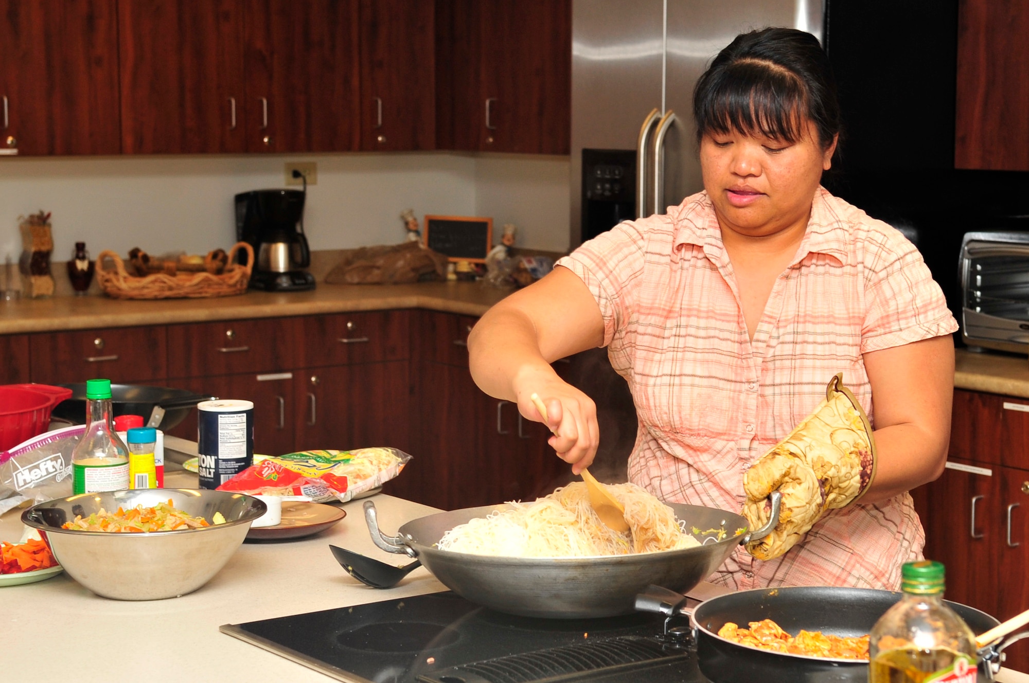 BUCKLEY AIR FORCE BASE, Colo.-- Filomena Kelly, the new chef at Newtch's Den, hosts a cooking class at the Health and Wellness Center April 23. Mrs. Kelly teaches members of Team Buckley how to cook traditional Filipino food. (U.S. Air Force photo by Airman 1st Class Manisha Vasquez)