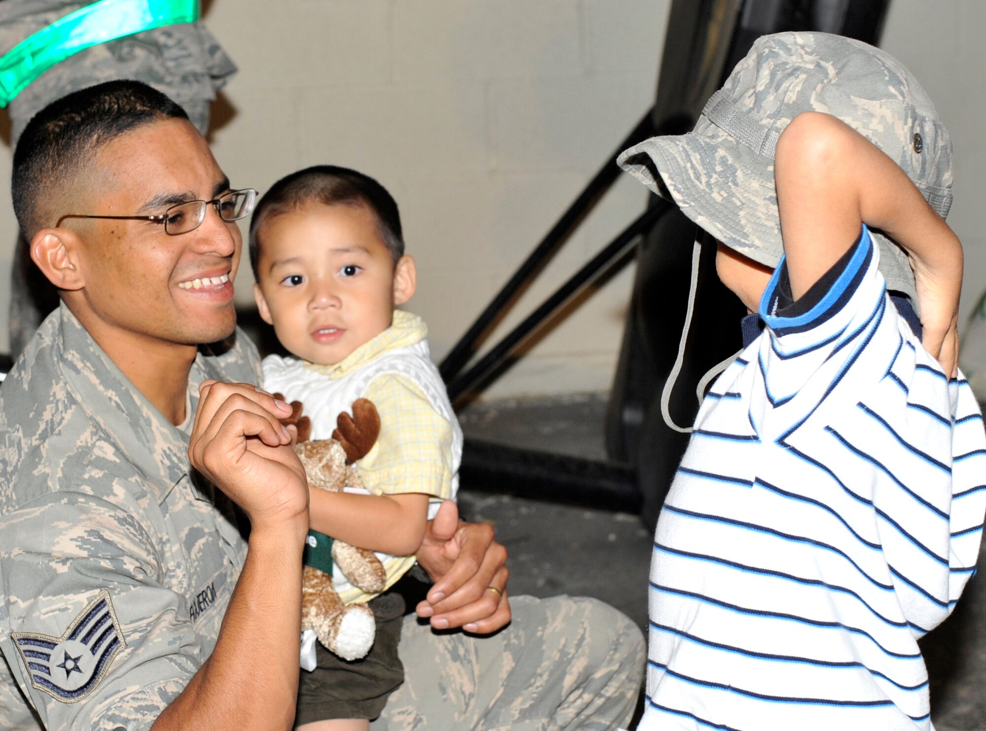 Jonathan, 2, and Obed, 4, welcome home their father, Staff Sgt. Obed Figueroa, 19th Aircraft Maintenance Squadron crew chief, April 24 at Bldg. 430. Members of Team Little Rock reunited with their families after several months apart in support of the Global War on Terrorism. (U.S. Air Force photo by Senior Airman Christine Clark)