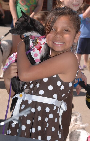 Cienna Torres and her Chihuahua, Suki, take home the top prize of “Most look-a-like” during Pet Daze, a pet appreciation event hosted by the Incirlik Commissary Saturday, April 24, 2010 at Incirlik Air Base, Turkey. The event highlighted the commissary’s new initiative, “Your Pet, Your Family.” About 35-40 pets and their caretakers attended. (U.S. Air Force photo/Tech. Sgt. Valda Wilson)