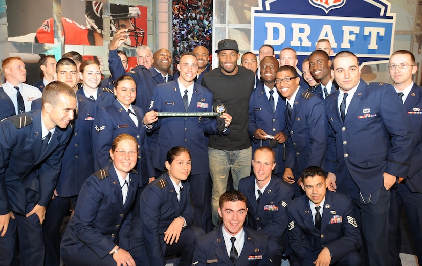 New York Jets cornerback, Antonio Cromartie joined Joint Base McGuire-Dix-Lakehurst Airmen and local Air Force cadets on stage at the NFL draft April 24 in New York City. Servicemembers were recognized for their service to their country on stage throughout the three-day event. (U.S. Air Force photo/Airman 1st Class Bryan Swink)