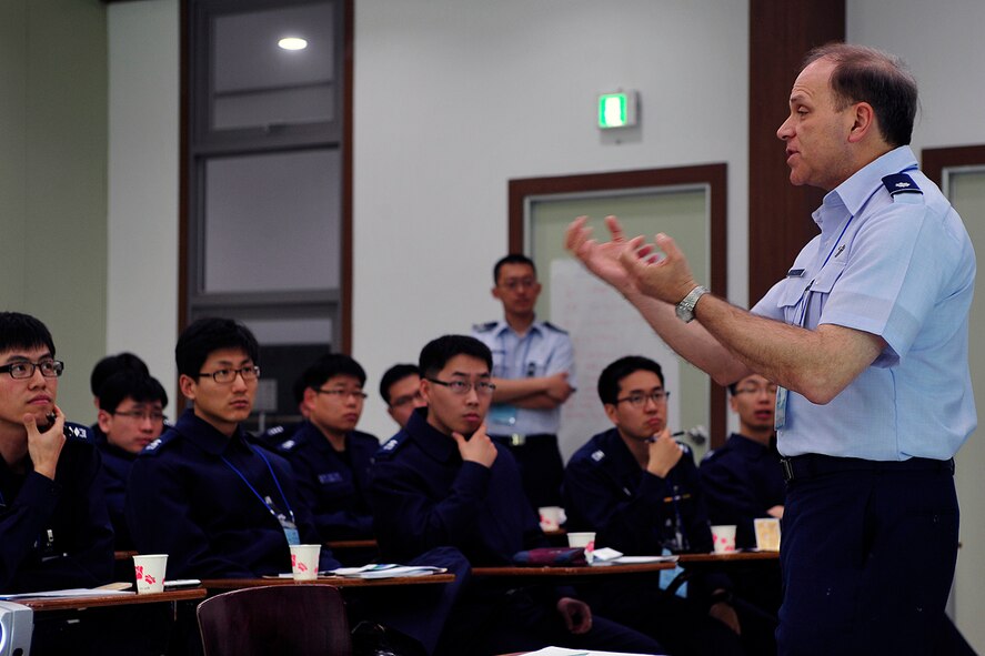 Lt. Col. Michael Heuer, Headquarters Air Force Intelligence, Surveillance and Reconnaissance Agency staff chaplain at Lackland Air Force Base, Texas, speaks to a group of Republic of Korea Air Force chaplains during Applied Suicide Intervention Skills Training April 27. (U.S. Air Force photo/Staff Sgt. Eunique Stevens)