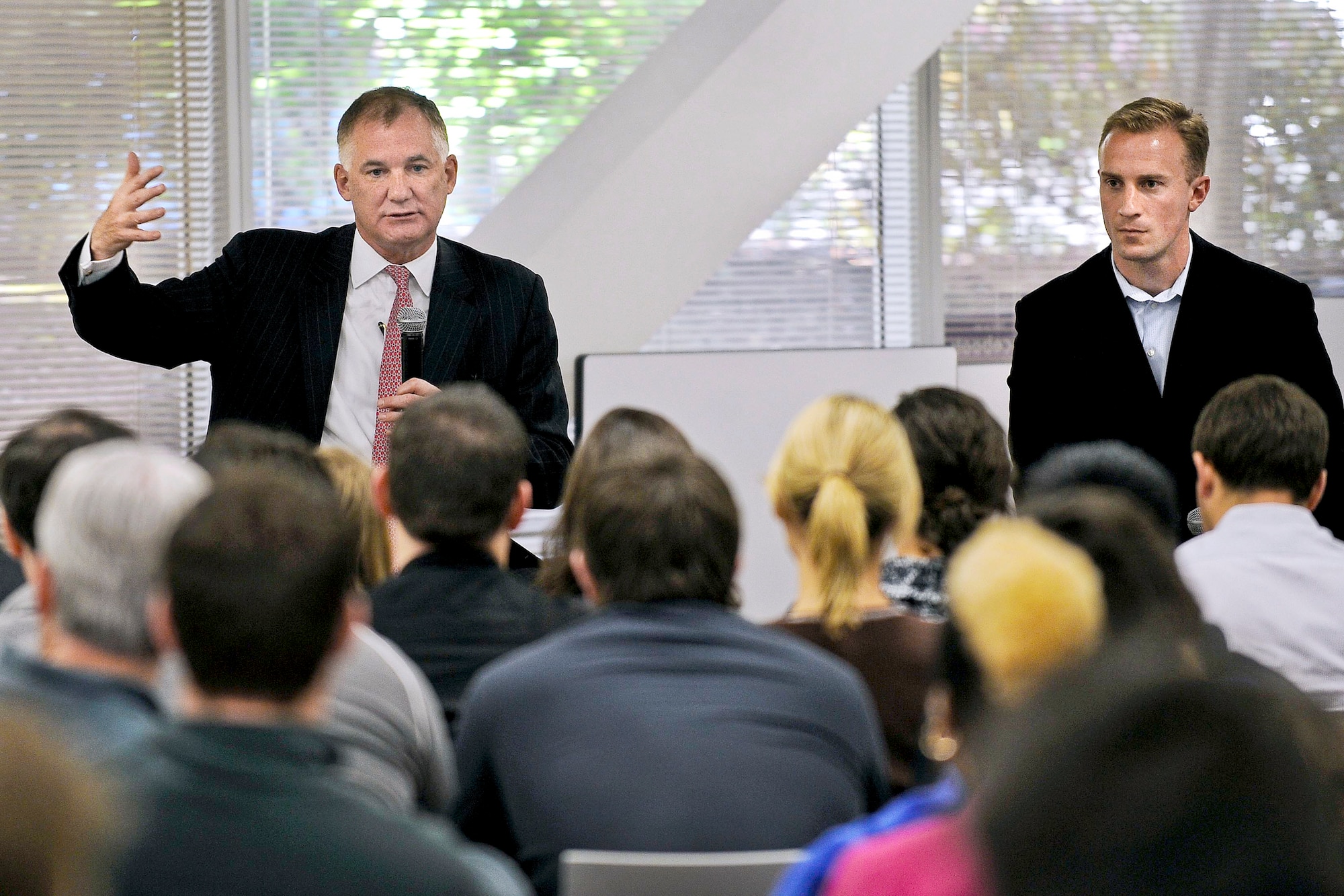 Deputy Defense Secretary William J. Lynn III (left) and former Marine Don Faul, director of online operations for the Facebook social media website, talk to Facebook employees in Silicon Valley, Calif., April 28, 2010.  (Defense Department photo/ Master Sgt. Jerry Morrison)