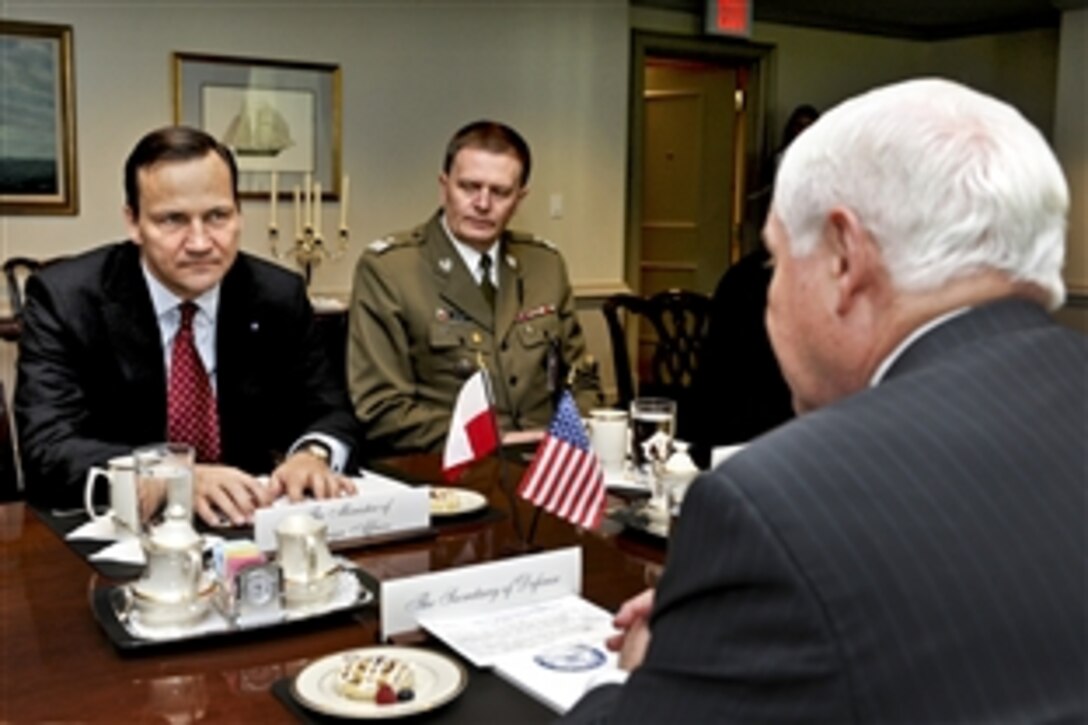 Polish Foreign Minister Radoslaw Sikorski, left, meets with U.S. Defense Secretary Robert M. Gates, right foreground, at the Pentagon, April 19, 2010.