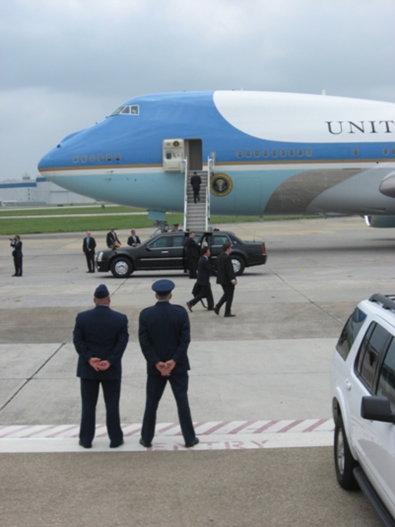 President Barack Obama ascends the stairs of Air Force One at Dobbins Air Reserve Base, Ga., Aug. 2 after attending a convention and political fundraiser in Atlanta. Standing at parade rest are (left to right) Command Chief Master Sgt. John M. Anderson, 94th Airlift Wing, and Col. Timothy E. Tarchick, Dobbins commander. (U.S. Air Force photo/J.D. Marckmann)