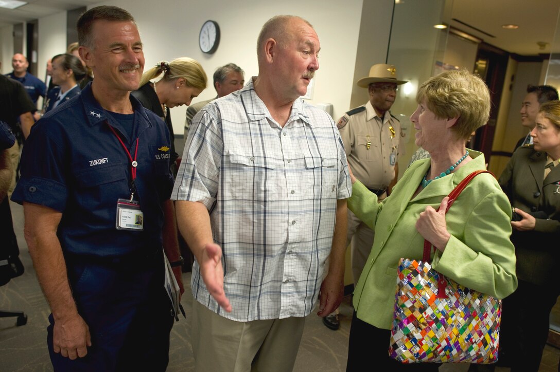 Deborah Mullen, right, speaks with Thad Allen, center, national incident commander and U.S Coast Guard Rear Adm. Paul Zukunft, left, assistant commandant for Marine Safety, Security and Stewardship at the Deepwater Horizon Unified Command Center in New Orleans, La., Aug. 2, 2010. 





