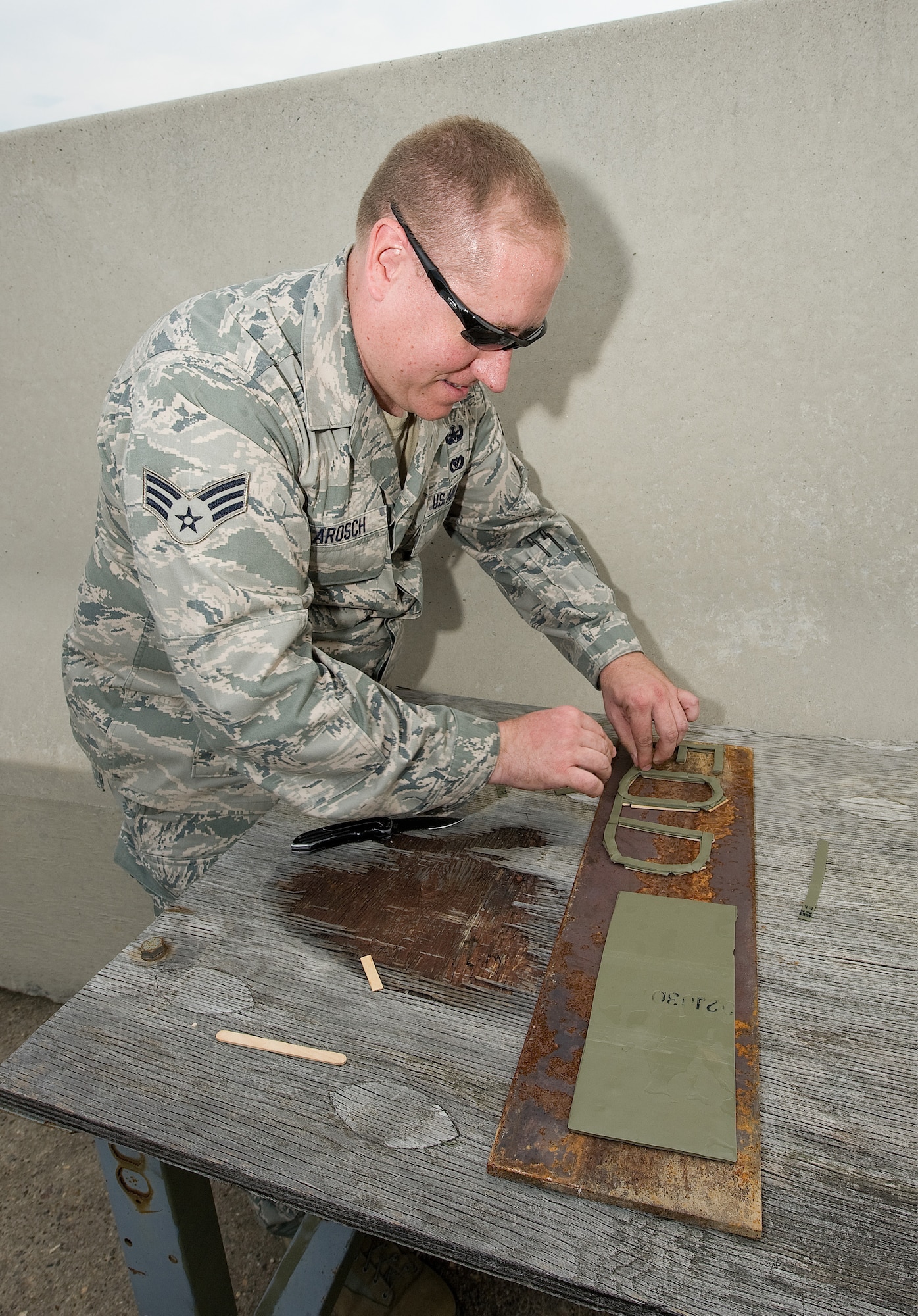 Senior Airman John Larosch, 512th Civil Engineer Squadron Explosive Ordnance Disposal Flight technician, prepares deta sheet to test how much it will penetrate a steel plate after detonation at the EOD demolition range here, July 29. Airman Larosch is one of seven reservists assigned to the 512th EOD Flight. (U.S. Air Force photo/Jason Minto)