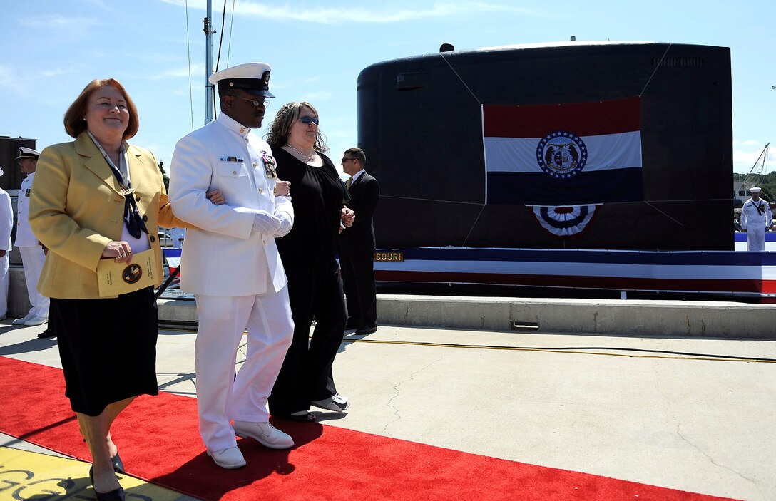 U.S. Navy Command Master Chief Reginald Brown, center, assigned to attack submarine USS Missouri, escorts the ship's sponsor, Becky Gates, wife of Defense Secretary Robert M. Gates, and daughter Eleanor, in front of the Virginia-class attack submarine USS Missouri prior to the boat's commissioning ceremony at Naval Submarine Base New London, Groton, Conn., July 31, 2010. Mrs. Gates was the USS Missouri's official sponsor for the event.