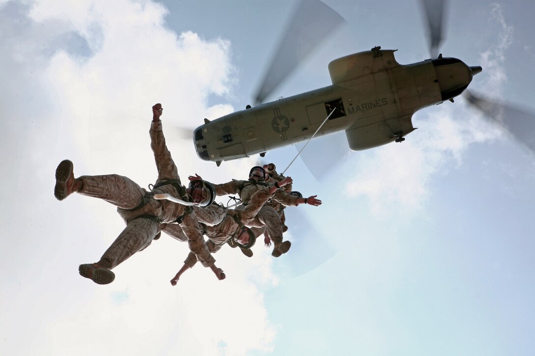 Helicopter Rope Suspension Techniques Masters Course students perform Special Patrol Insertion/Extraction from a CH-46E Sea Knight during a HRST Masters Course at the Central Training Area Aug. 5.